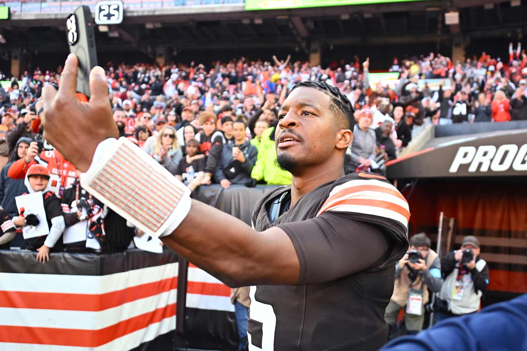 CLEVELAND, OHIO - OCTOBER 27: Jameis Winston #5 of the Cleveland Browns celebrates after his team's 29-24 win against the Baltimore Ravens at Huntington Bank Field on October 27, 2024 in Cleveland, Ohio. (Photo by Jason Miller/Getty Images)