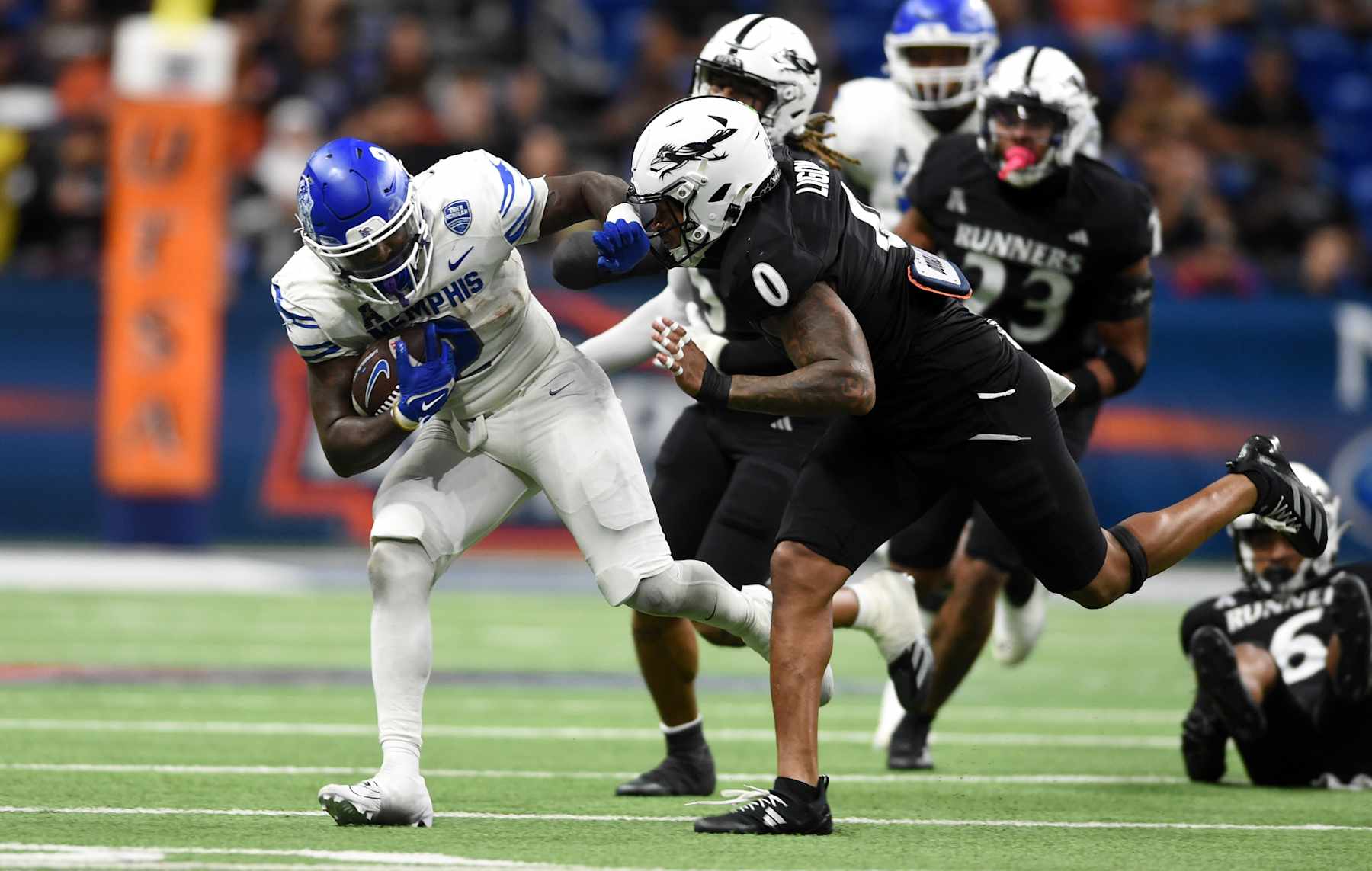 SAN ANTONIO, TX - NOVEMBER 02: UTSA Roadrunners LB Jamal Ligon (0) chases down Memphis Tigers RB Mario Anderson Jr. (2) during game between the Memphis Tigers and the University of Texas - San Antonio Roadrunners on November 2, 2024 at the Alamodome in San Antonio, TX. (Photo by John Rivera/Icon Sportswire via Getty Images)