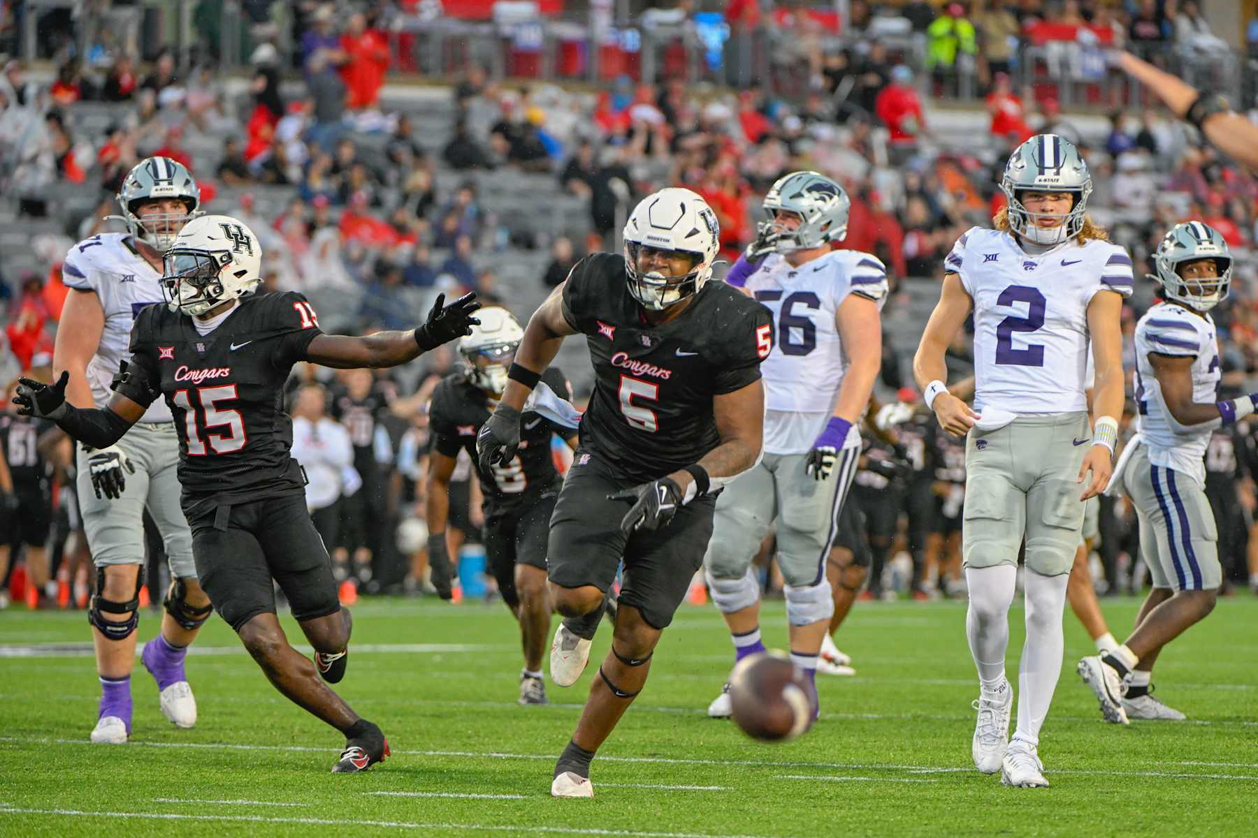 HOUSTON, CA - NOVEMBER 02: Houston Cougars defensive lineman Keith Cooper Jr. (5) celebrates his knocked down pass as Kansas State Wildcats quarterback Avery Johnson (2) looks on during first half action during the football game between the Kansas State Wildcats and Houston Cougars on November 2, 2024 at TDECU Stadium in Houston, Texas. (Photo by Ken Murray/Icon Sportswire via Getty Images)