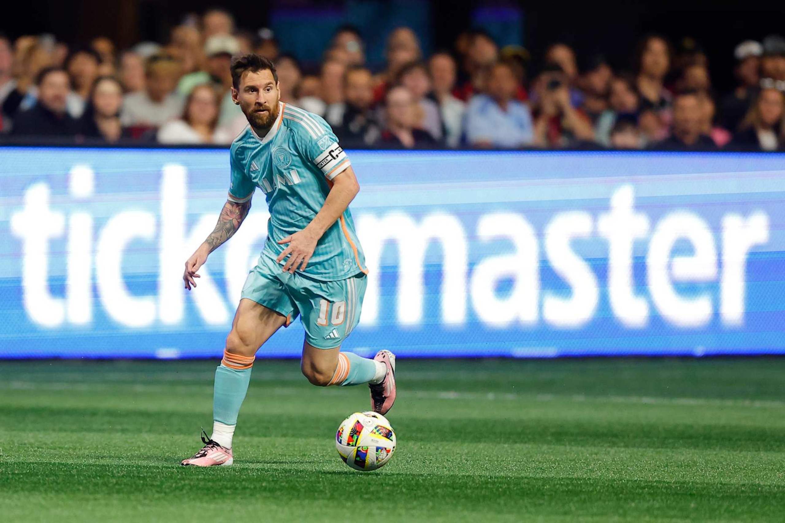 ATLANTA, GEORGIA - NOVEMBER 02: Lionel Messi #10 of Inter Miami dribbles the ball against Atlanta United during the first half of the 2024 MLS Cup Playoffs at Mercedes-Benz Stadium on November 02, 2024 in Atlanta, Georgia. (Photo by Todd Kirkland/Getty Images) ATLANTA, GEORGIA - NOVEMBER 02: Lionel Messi #10 of Inter Miami dribbles the ball against Atlanta United during the first half of the 2024 MLS Cup Playoffs at Mercedes-Benz Stadium on November 02, 2024 in Atlanta, Georgia. (Photo by Todd Kirkland/Getty Images)
