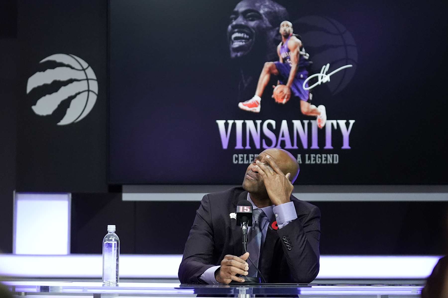 TORONTO, CANADA - NOVEMBER 2 : Vince Carter speaks to media during a press conference before NBA basketball game between the Toronto Raptors and the Sacramento Kings at the Scotiabank Arena in Toronto, Ontario, Canada on November 2, 2024. The Toronto Raptors will retire the No. 15 jersey of eight-time All-Star Vince Carter on November 2. (Photo by Mert Alper Dervis/Anadolu via Getty Images)