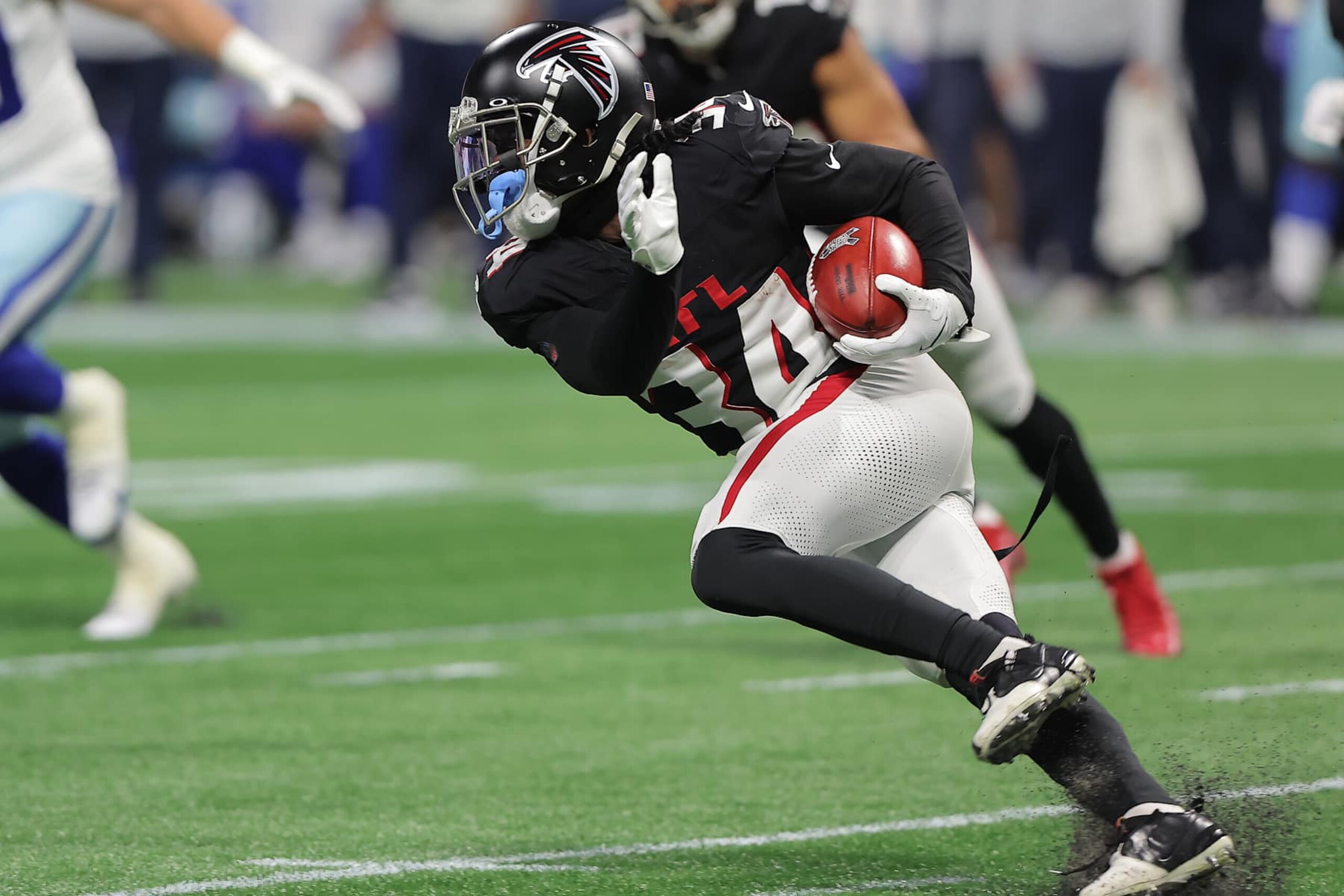 ATLANTA, GA - NOVEMBER 03: Atlanta Falcons wide receiver Ray-Ray McCloud III #34 carries the ball during the Sunday afternoon NFL game between the Atlanta Falcons and the Dallas Cowboys on November 3, 2024 at the Mercedes-Benz Stadium in Atlanta, Georgia.   (Photo by David J. Griffin/Icon Sportswire via Getty Images)