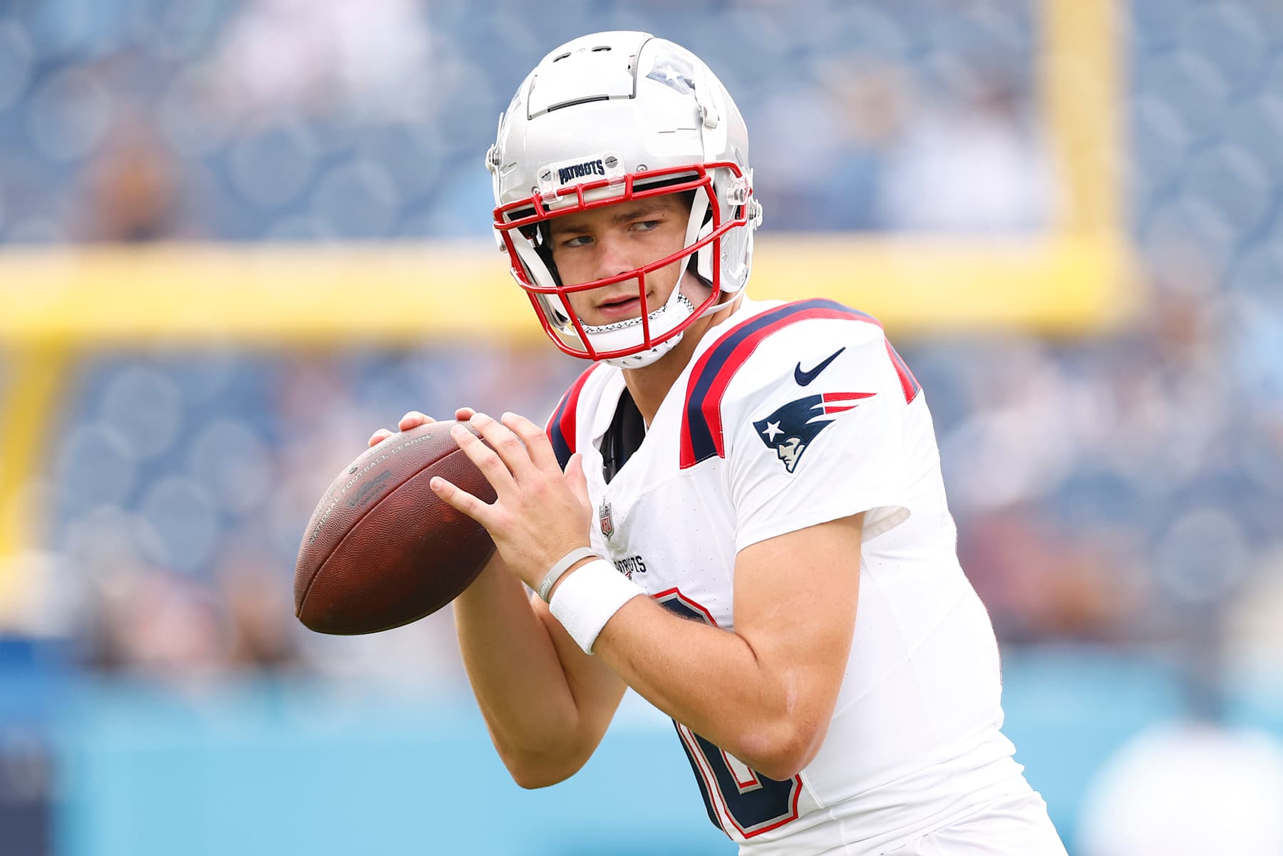 NASHVILLE, TENNESSEE - NOVEMBER 03: Drake Maye #10 of the New England Patriots warms up prior to playing a game against the Tennessee Titans at Nissan Stadium on November 03, 2024 in Nashville, Tennessee. (Photo by Johnnie Izquierdo/Getty Images)