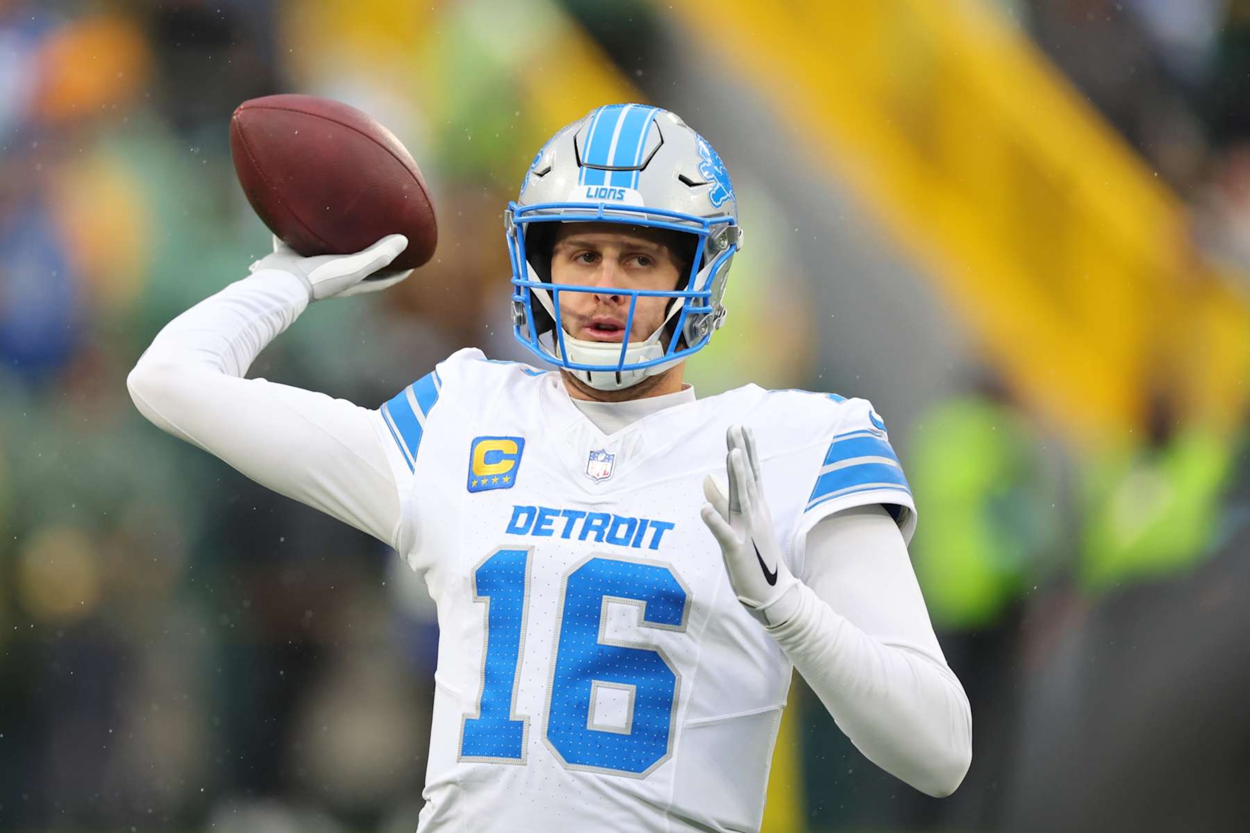 GREEN BAY, WISCONSIN - NOVEMBER 03: Quarterback Jared Goff #16 of the Detroit Lions warms up prior to a game against the Green Bay Packers at Lambeau Field on November 03, 2024 in Green Bay, Wisconsin. (Photo by Stacy Revere/Getty Images)