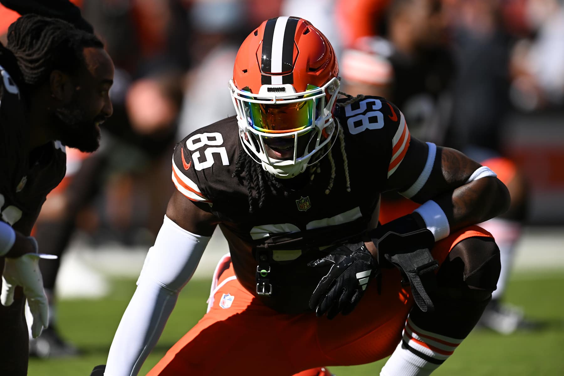 CLEVELAND, OHIO - OCTOBER 20: David Njoku #85 of the Cleveland Browns warms up prior to a game against the Cincinnati Bengals at Huntington Bank Field on October 20, 2024 in Cleveland, Ohio. (Photo by Nick Cammett/Diamond Images via Getty Images)