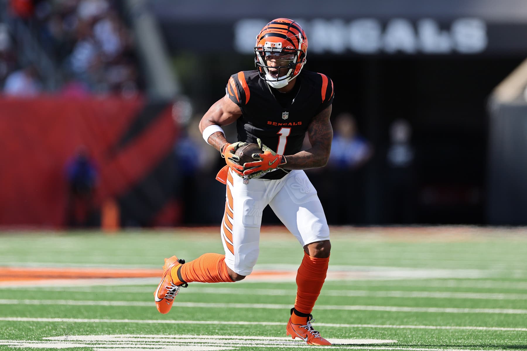 CINCINNATI, OHIO - NOVEMBER 03: Ja'Marr Chase #1 of the Cincinnati Bengals runs after a catch in the first quarter of a game against the Las Vegas Raiders at Paycor Stadium on November 03, 2024 in Cincinnati, Ohio. (Photo by Andy Lyons/Getty Images)