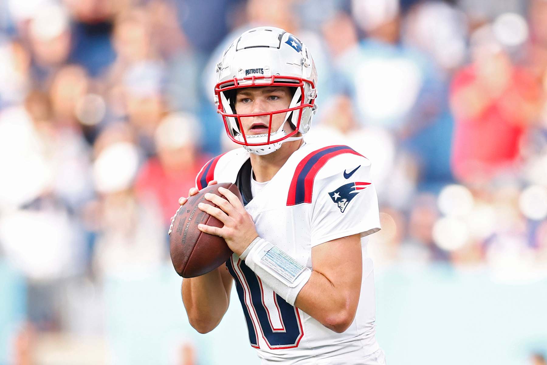 NASHVILLE, TENNESSEE - NOVEMBER 03: Drake Maye #10 of the New England Patriots drops back to pass during the fourth quarter of the game between the Tennessee Titans and the New England Patriots at Nissan Stadium on November 03, 2024 in Nashville, Tennessee. (Photo by Johnnie Izquierdo/Getty Images)