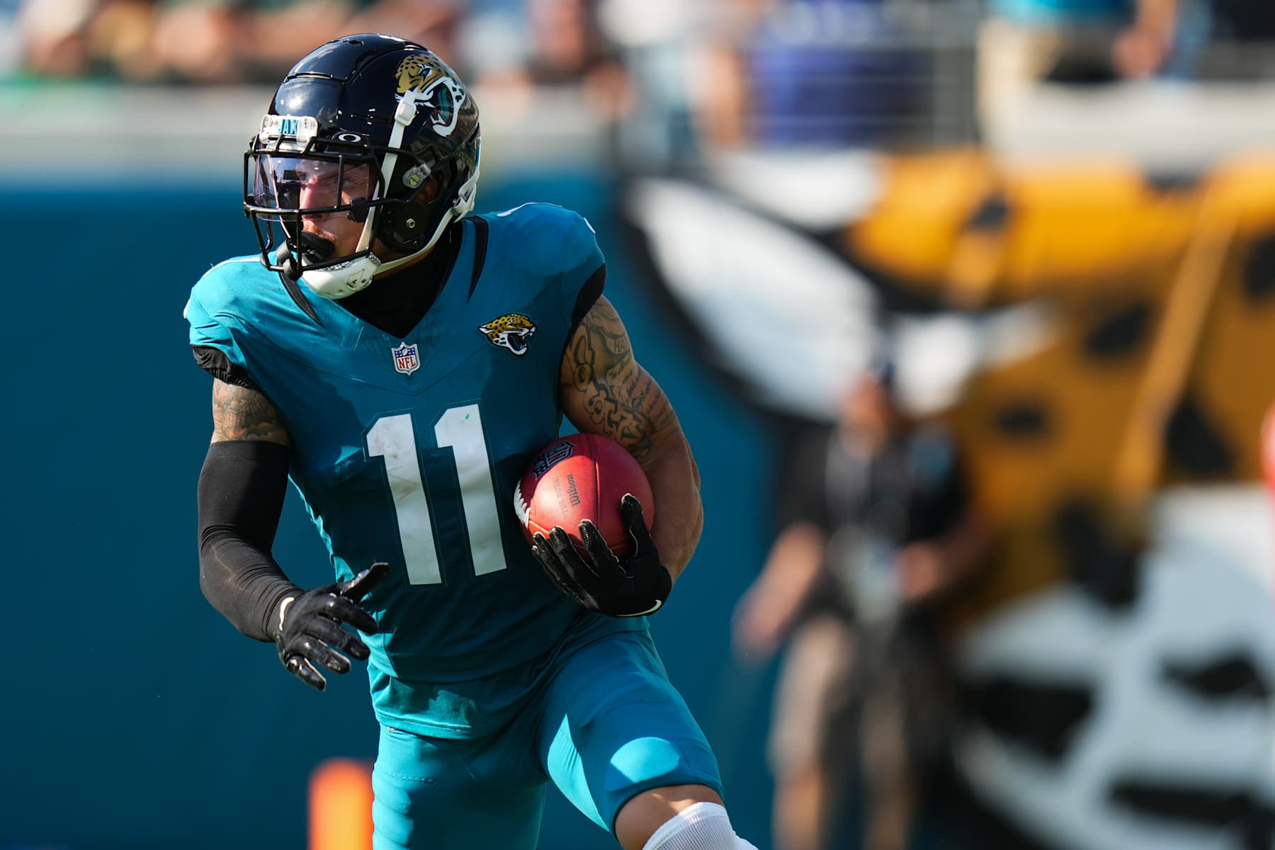 JACKSONVILLE, FLORIDA - OCTOBER 27: Travis Etienne Jr. #1 of the Jacksonville Jaguars runs the ball against the Green Bay Packers during the second half at EverBank Stadium on October 27, 2024 in Jacksonville, Florida. (Photo by Rich Storry/Getty Images)