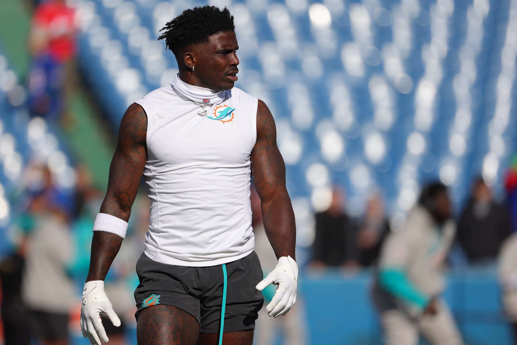 ORCHARD PARK, NEW YORK - NOVEMBER 03: Tyreek Hill #10 of the Miami Dolphins warms up prior to a game against the Buffalo Bills at Highmark Stadium on November 03, 2024 in Orchard Park, New York. (Photo by Timothy T Ludwig/Getty Images)