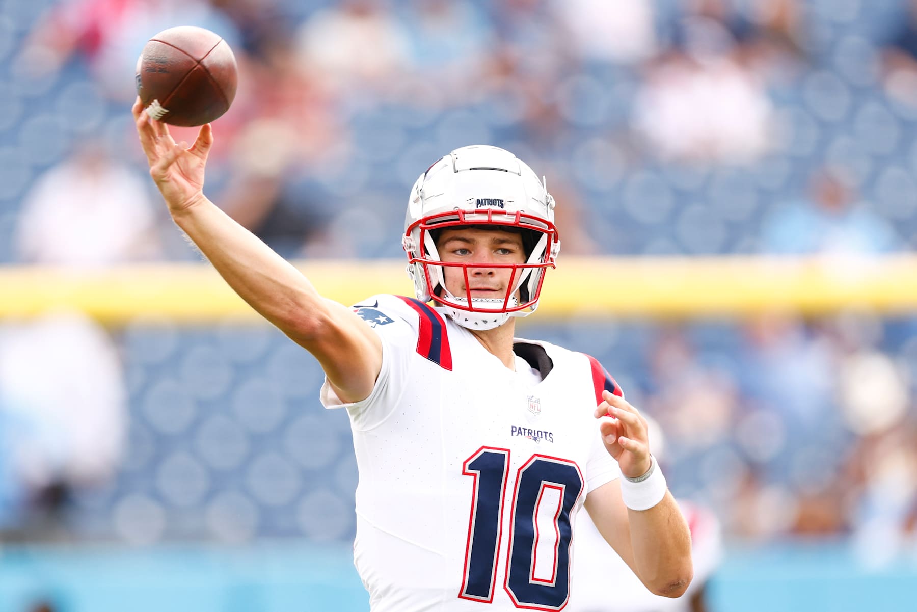 NASHVILLE, TENNESSEE - NOVEMBER 03: Drake Maye #10 of the New England Patriots warms up prior to the game between the Tennessee Titans and the New England Patriots at Nissan Stadium on November 03, 2024 in Nashville, Tennessee. (Photo by Johnnie Izquierdo/Getty Images)