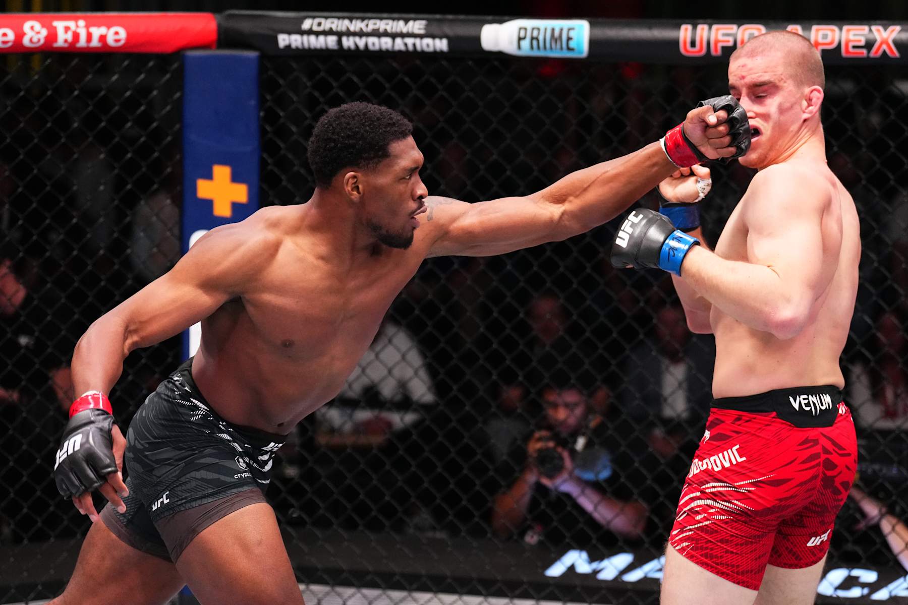 LAS VEGAS, NEVADA - NOVEMBER 09: (L-R) Mansur Abdul-Malik punches Dusko Todorovic of Montenegro in a middleweight fight during the UFC Fight Night event at UFC APEX on November 09, 2024 in Las Vegas, Nevada. (Photo by Chris Unger/Zuffa LLC)