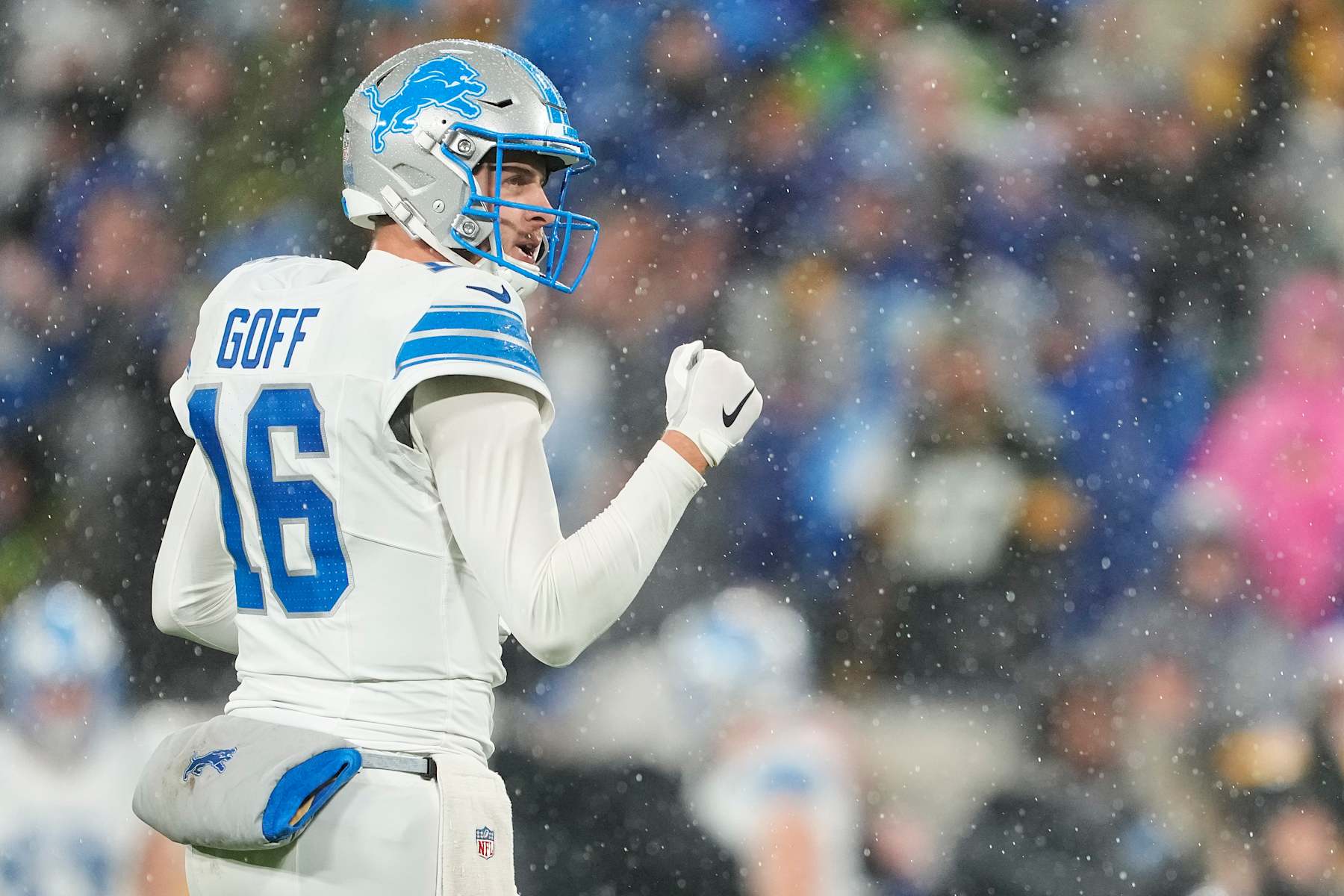 GREEN BAY, WISCONSIN - NOVEMBER 03: Jared Goff #16 of the Detroit Lions celebrates a touchdown against the Green Bay Packers during the third quarter of a game at Lambeau Field on November 03, 2024 in Green Bay, Wisconsin. (Photo by Patrick McDermott/Getty Images)