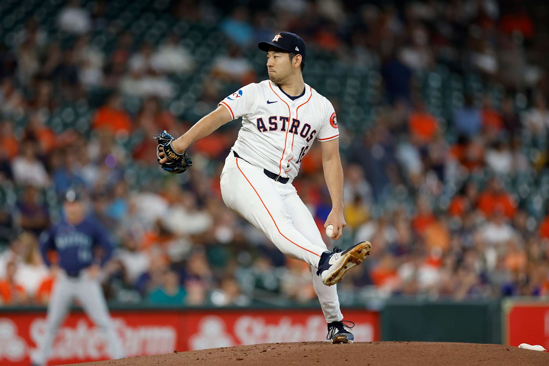 HOUSTON, TEXAS - SEPTEMBER 25: Yusei Kikuchi #16 of the Houston Astros pitches in the first inning against the Seattle Mariners at Minute Maid Park on September 25, 2024 in Houston, Texas. (Photo by Tim Warner/Getty Images)