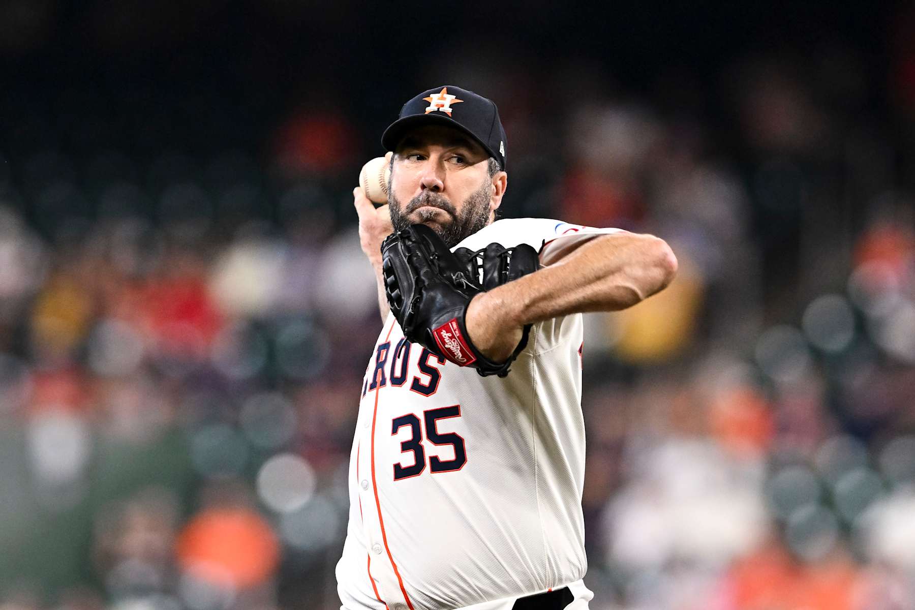 HOUSTON, TEXAS - AUGUST 21: Justin Verlander #35 of the Houston Astros throws a pitch in the first inning against Boston Red Sox at Minute Maid Park on August 21, 2024 in Houston, Texas. (Photo by Maria Lysaker/Getty Images)