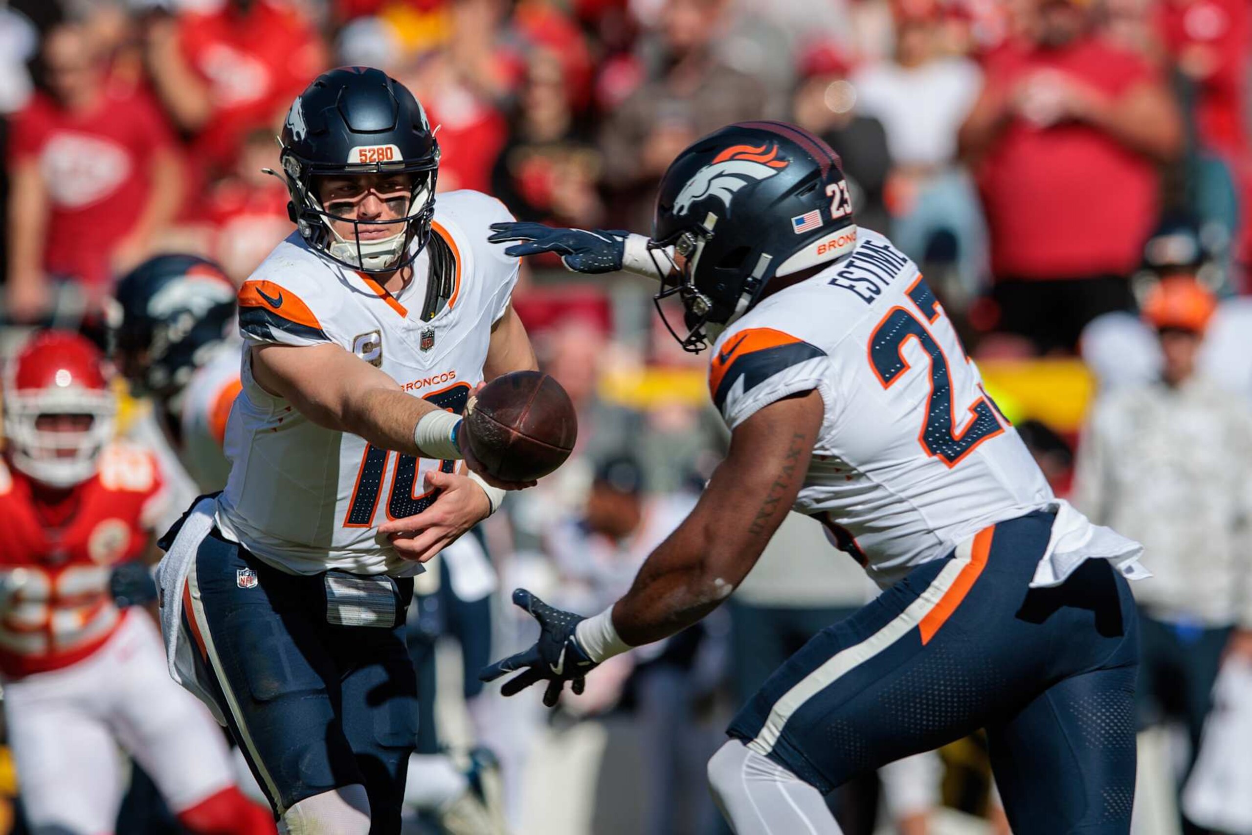 KANSAS CITY, MO - NOVEMBER 10: Denver Broncos quarterback Bo Nix (10) hands off to Denver Broncos running back Audric Estime (23) during the first half against the Kansas City Chiefs on November 10th, 2024 at GEHA Field Arrowhead Stadium in Kansas City, Missouri (Photo by William Purnell/Icon Sportswire via Getty Images)
