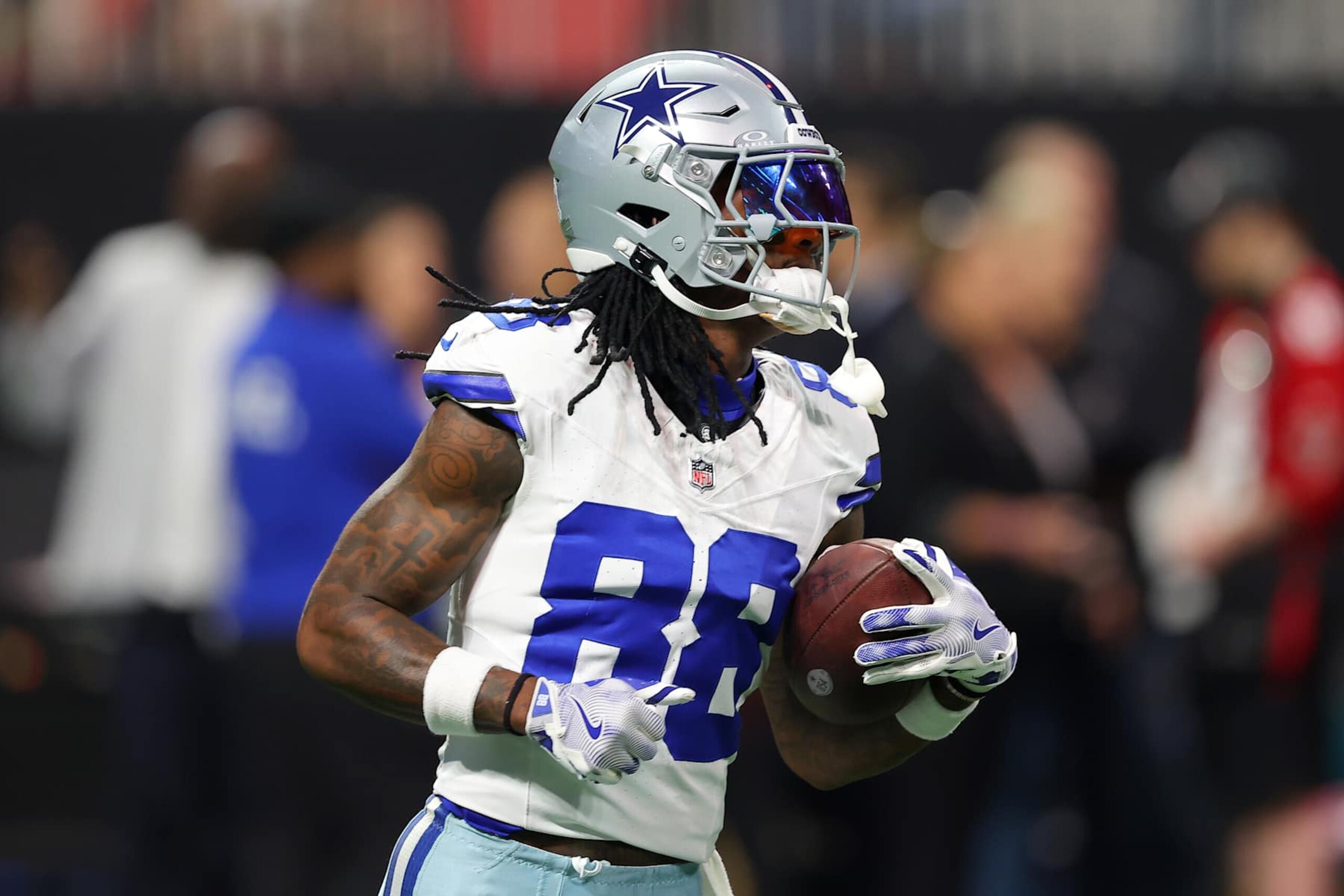 ATLANTA, GEORGIA - NOVEMBER 03: CeeDee Lamb #88 of the Dallas Cowboys warms up prior to the game against the Atlanta Falcons at Mercedes-Benz Stadium on November 03, 2024 in Atlanta, Georgia. (Photo by Kevin C. Cox/Getty Images) ATLANTA, GEORGIA - NOVEMBER 03: CeeDee Lamb #88 of the Dallas Cowboys warms up prior to the game against the Atlanta Falcons at Mercedes-Benz Stadium on November 03, 2024 in Atlanta, Georgia. (Photo by Kevin C. Cox/Getty Images)