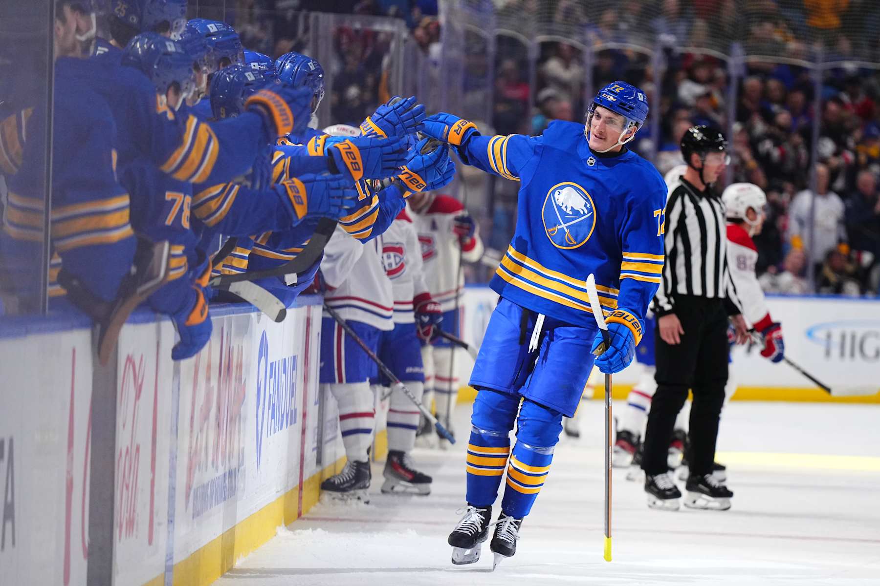 BUFFALO, NEW YORK - NOVEMBER 11: Tage Thompson #72 of the Buffalo Sabres scores a goal in the first period against the Montreal Canadiens during an NHL game on November 11, 2024 at KeyBank Center in Buffalo, New York. (Photo by Ben Ludeman/NHLI via Getty Images)