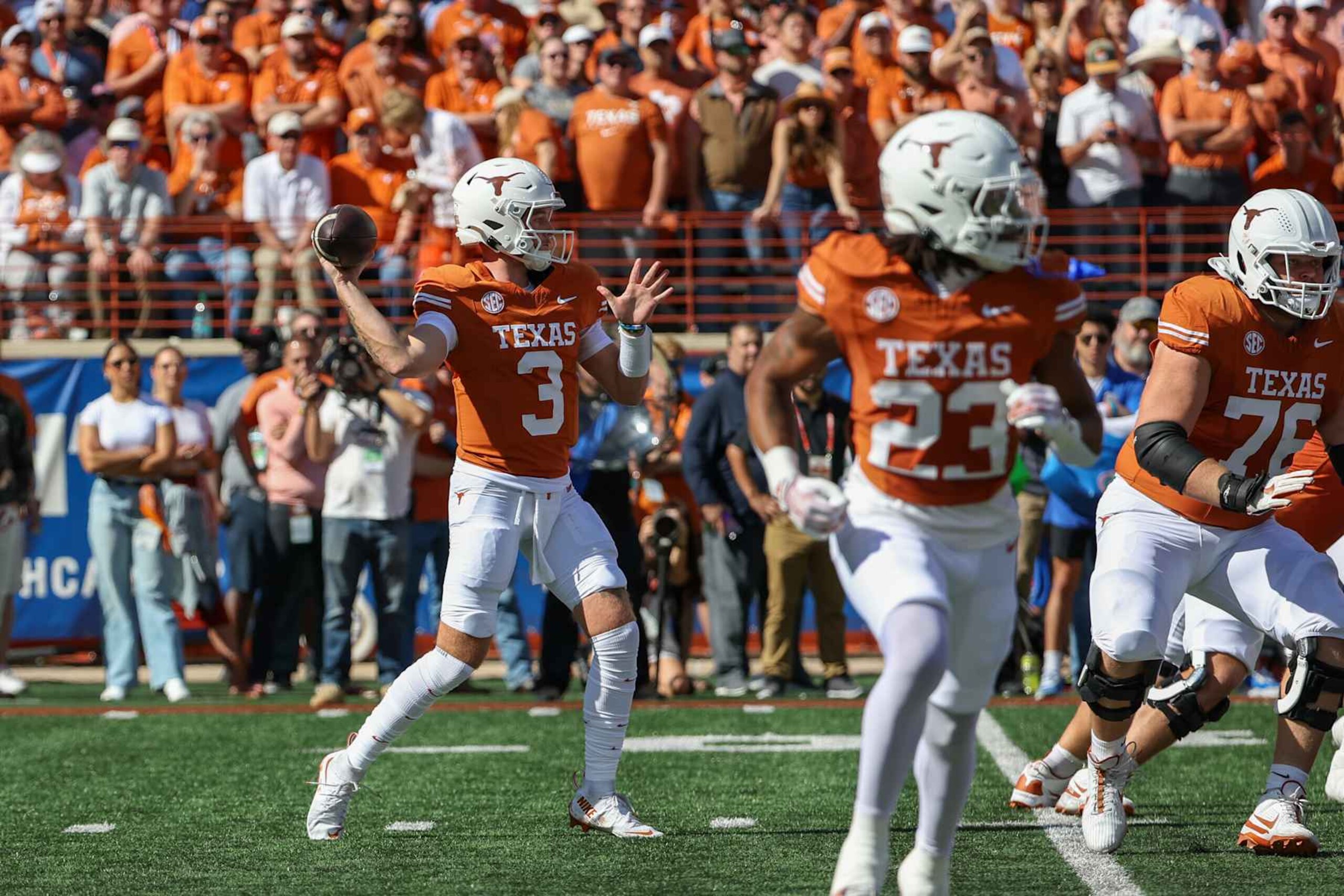 AUSTIN, TX - NOVEMBER 09: Texas Longhorns quarterback Quinn Ewers (3) throws a pass during the SEC college football game between Texas Longhorns and Florida Gators on November 9, 2024, at Darrell K Royal - Texas Memorial Stadium in Austin, TX. (Photo by David Buono/Icon Sportswire via Getty Images)