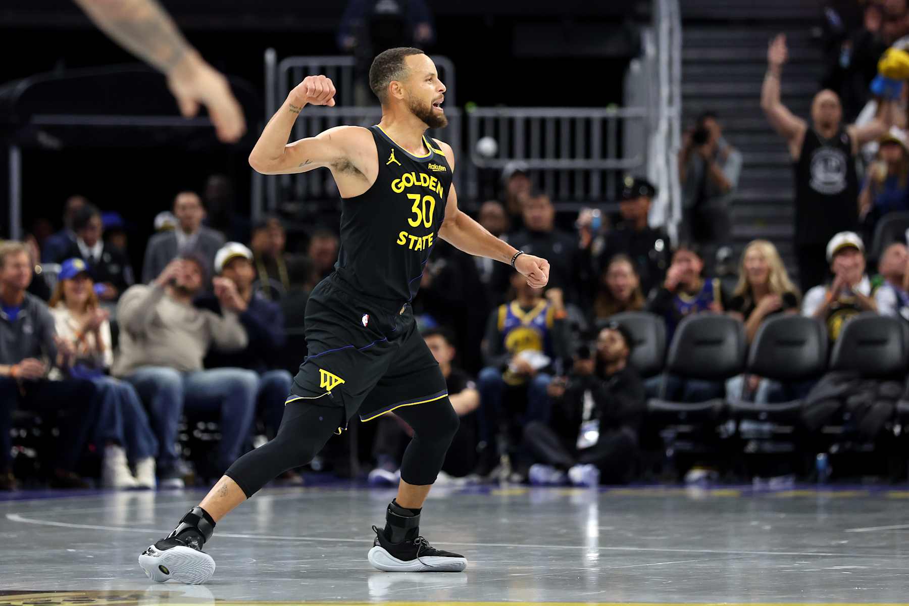 SAN FRANCISCO, CALIFORNIA - NOVEMBER 12: Stephen Curry #30 of the Golden State Warriors reacts after he made a basket against the Dallas Mavericks at Chase Center on November 12, 2024 in San Francisco, California. NOTE TO USER: User expressly acknowledges and agrees that, by downloading and/or using this photograph, user is consenting to the terms and conditions of the Getty Images License Agreement. (Photo by Ezra Shaw/Getty Images) SAN FRANCISCO, CALIFORNIA - NOVEMBER 12: Stephen Curry #30 of the Golden State Warriors reacts after he made a basket against the Dallas Mavericks at Chase Center on November 12, 2024 in San Francisco, California. NOTE TO USER: User expressly acknowledges and agrees that, by downloading and/or using this photograph, user is consenting to the terms and conditions of the Getty Images License Agreement. (Photo by Ezra Shaw/Getty Images)