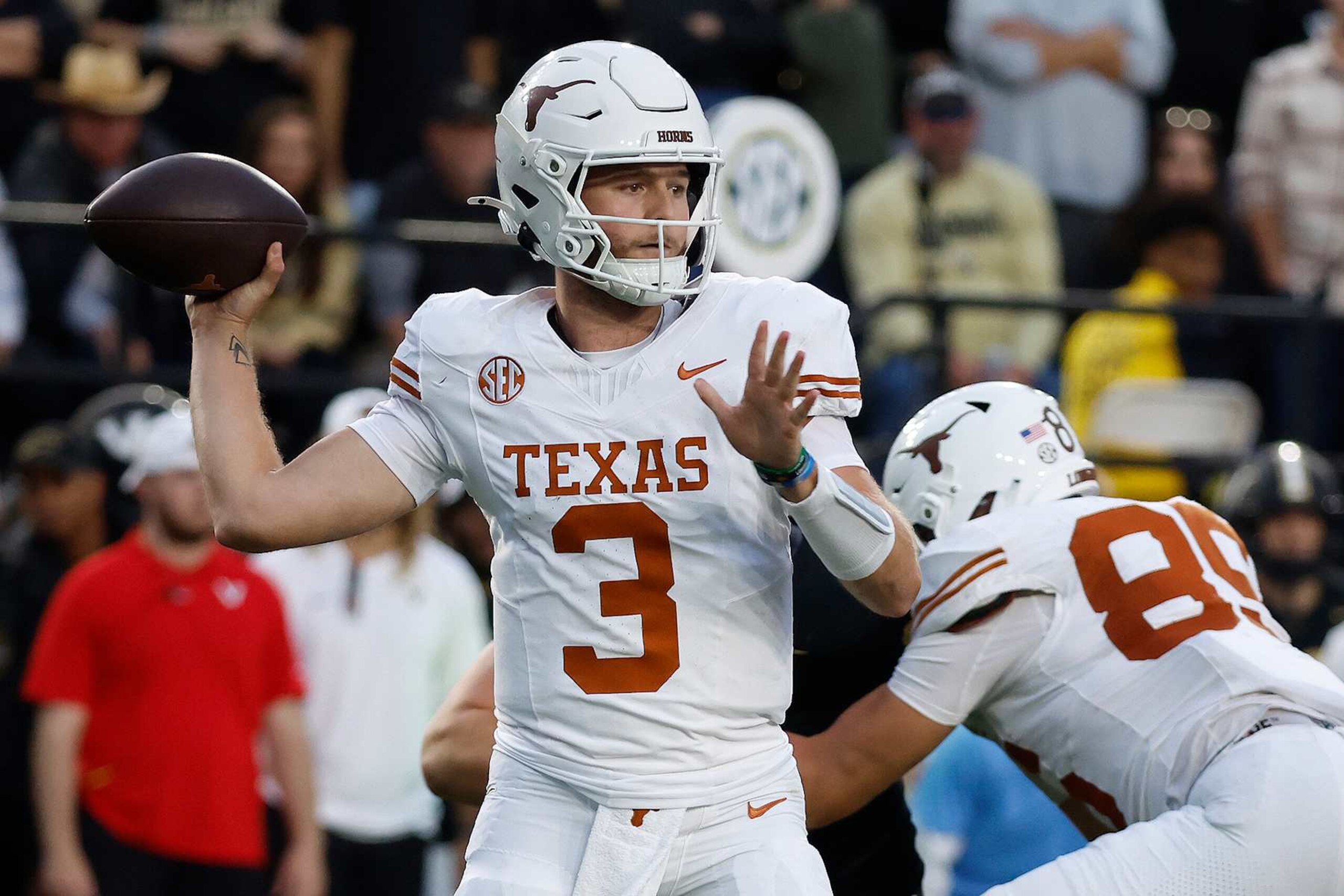 NASHVILLE, TN - OCTOBER 26: Texas Longhorns quarterback Quinn Ewers (3) during a game between the Vanderbilt Commodores and Texas Longhorns, October 26, 2024 at FirstBank Stadium in Nashville, Tennessee. (Photo by Matthew Maxey/Icon Sportswire via Getty Images)