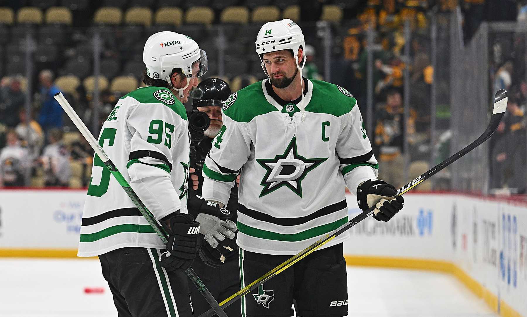 PITTSBURGH, PENNSYLVANIA - NOVEMBER 11: Jamie Benn #14 of the Dallas Stars celebrates with Matt Duchene #95 following a 7-1 win over the Pittsburgh Penguins during the game at PPG PAINTS Arena on November 11, 2024 in Pittsburgh, Pennsylvania. (Photo by Justin Berl/Getty Images)