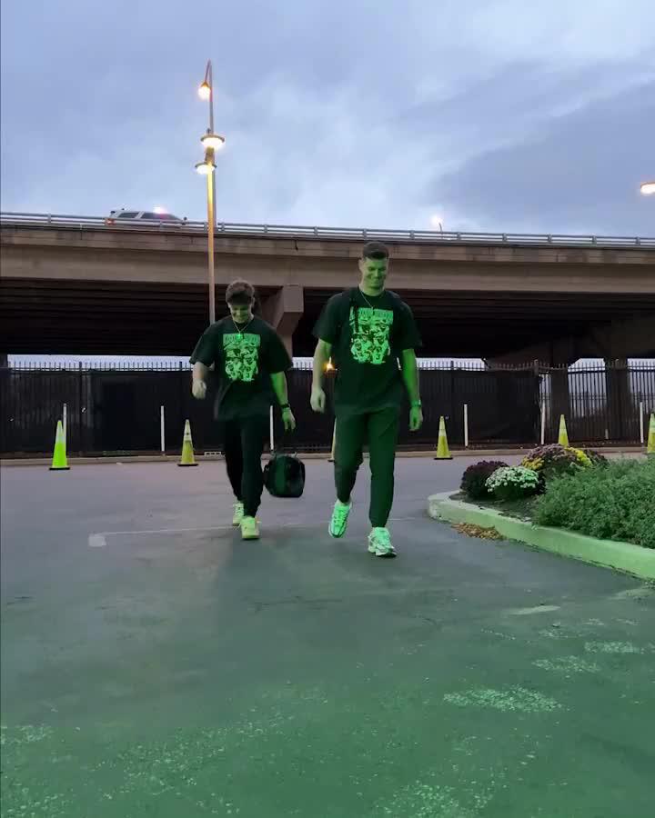 Coop & Reed Arrive for TNF