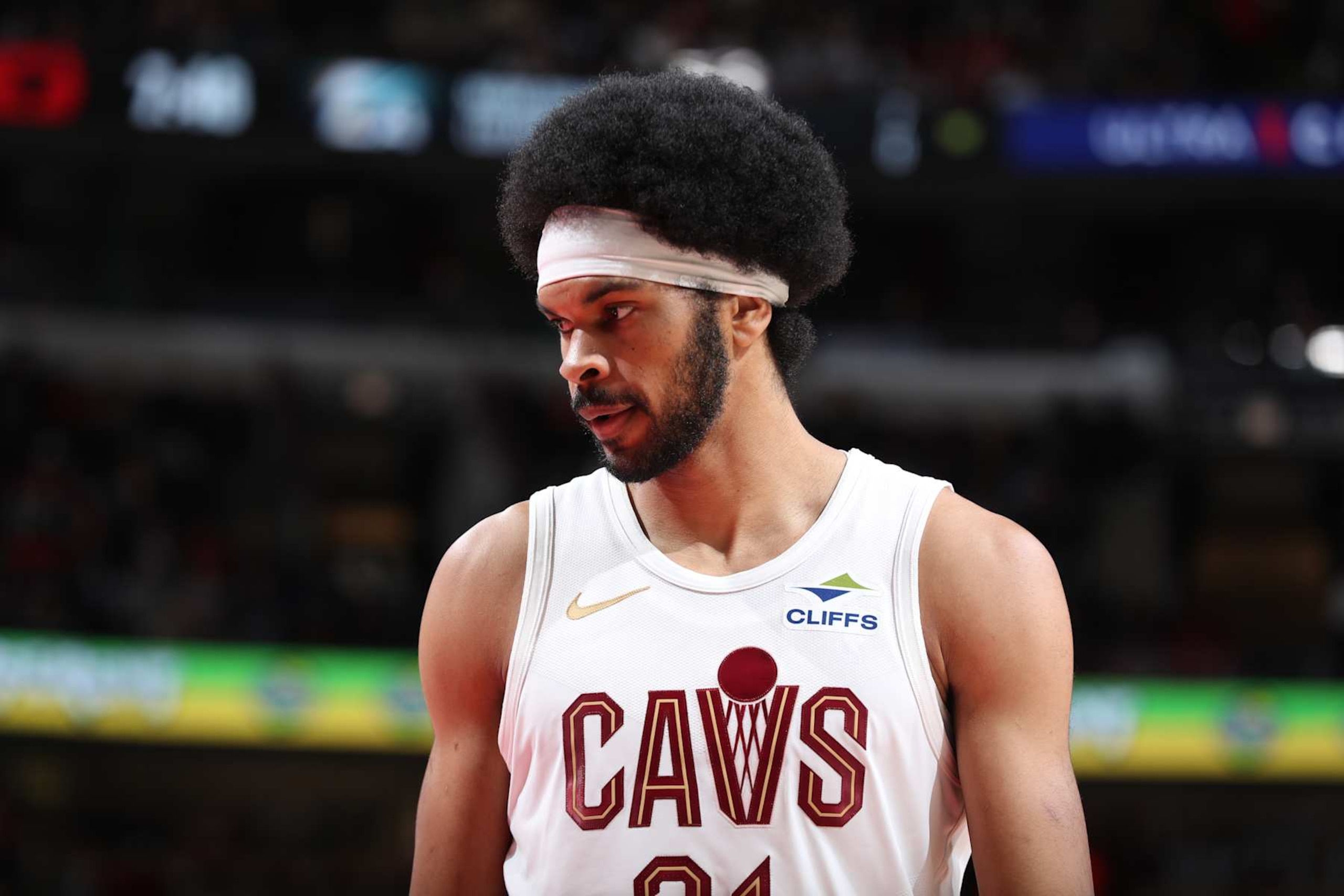 CHICAGO, IL - NOVEMBER 11: Jarrett Allen #31 of the Cleveland Cavaliers looks on during the game against the Chicago Bulls on November 11, 2024 at United Center in Chicago, Illinois. NOTE TO USER: User expressly acknowledges and agrees that, by downloading and or using this photograph, User is consenting to the terms and conditions of the Getty Images License Agreement. Mandatory Copyright Notice: Copyright 2024 NBAE (Photo by Jeff Haynes/NBAE via Getty Images)