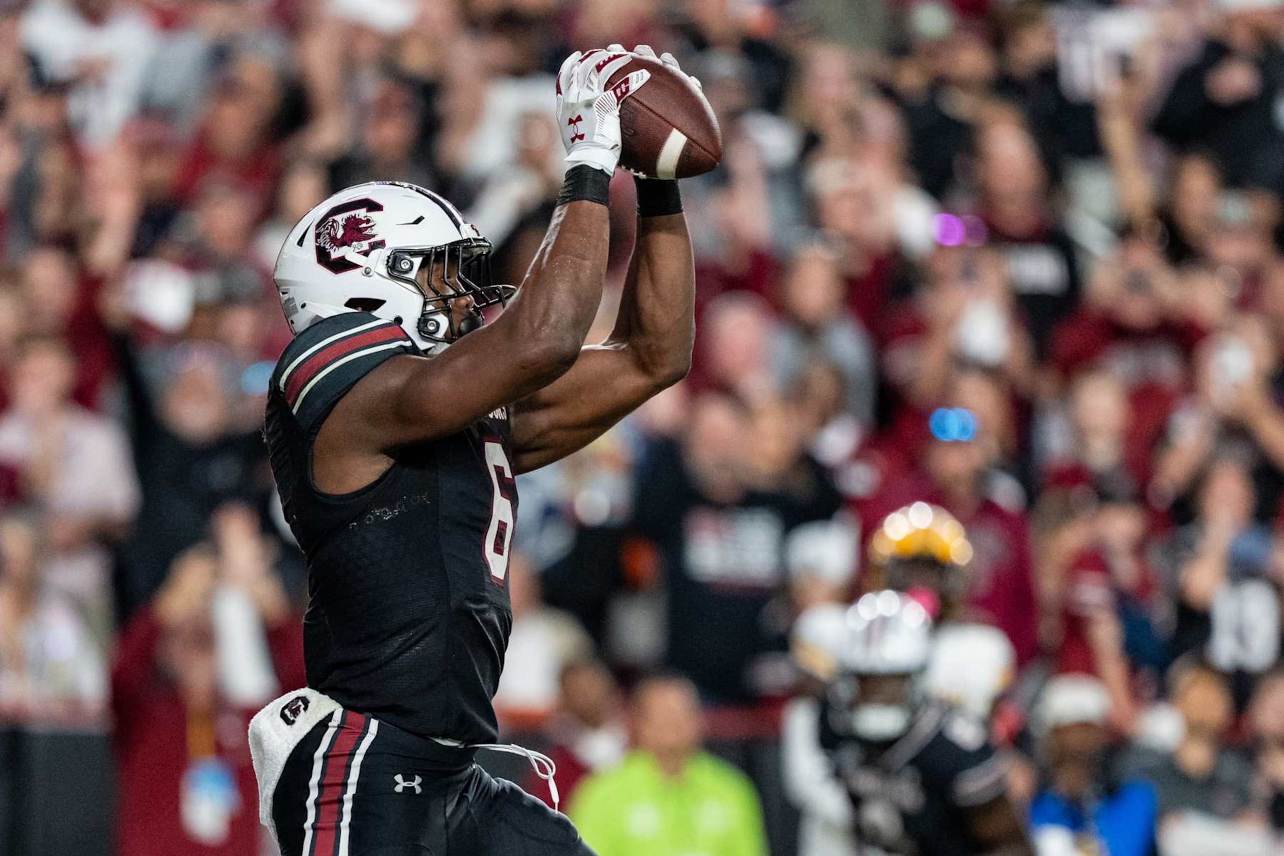 COLUMBIA, SOUTH CAROLINA - NOVEMBER 16: Joshua Simon #6 of the South Carolina Gamecocks makes a catch for a touchdown in the second quarter during their game against the Missouri Tigers at Williams-Brice Stadium on November 16, 2024 in Columbia, South Carolina. (Photo by Jacob Kupferman/Getty Images) COLUMBIA, SOUTH CAROLINA - NOVEMBER 16: Joshua Simon #6 of the South Carolina Gamecocks makes a catch for a touchdown in the second quarter during their game against the Missouri Tigers at Williams-Brice Stadium on November 16, 2024 in Columbia, South Carolina. (Photo by Jacob Kupferman/Getty Images)