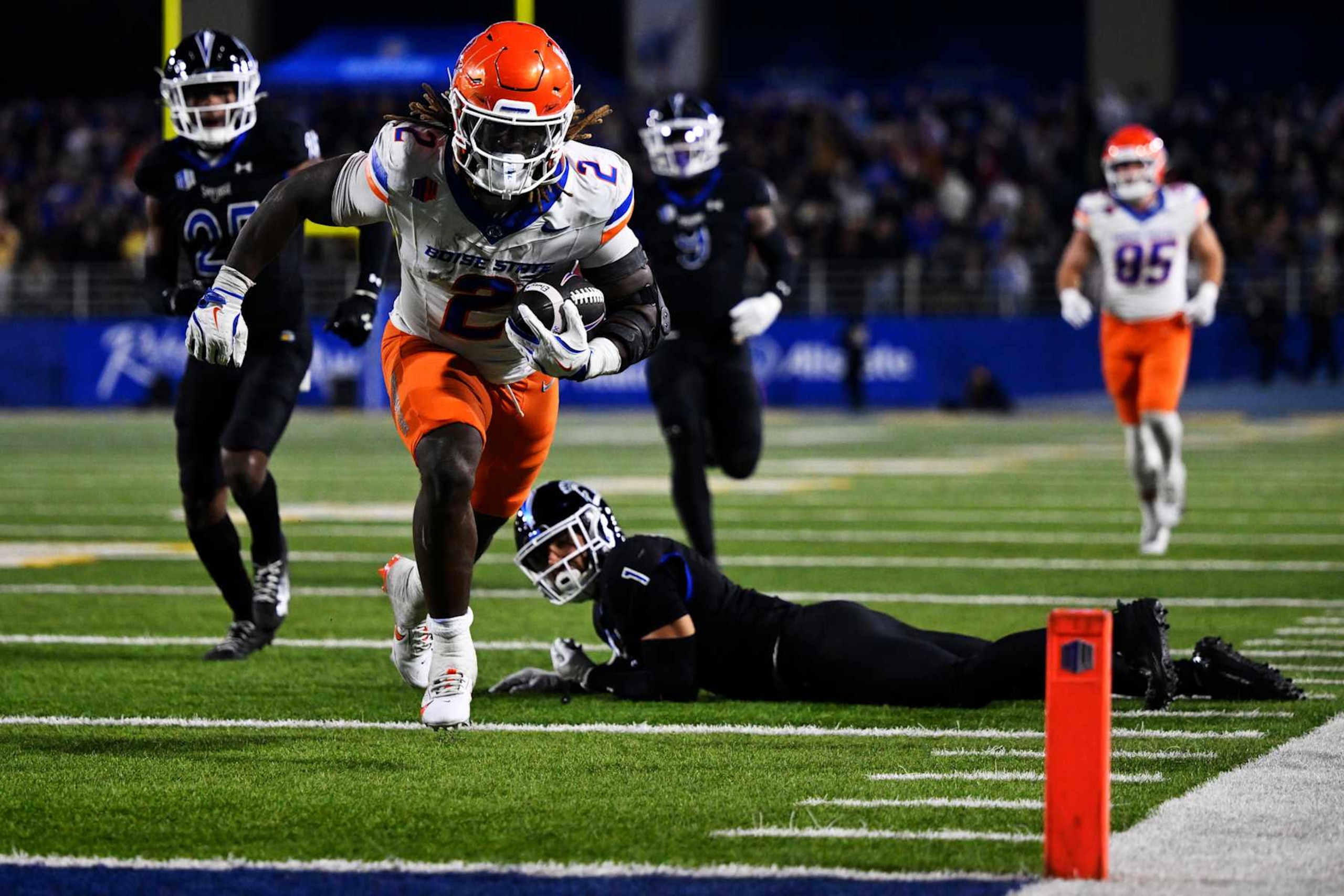 SAN JOSE, CALIFORNIA - NOVEMBER 16: Ashton Jeanty #2 of the Boise State Broncos runs for a touchdown against the San Jose State Spartans in the third quarter at CEFCU Stadium on November 16, 2024 in San Jose, California. (Photo by Eakin Howard/Getty Images) SAN JOSE, CALIFORNIA - NOVEMBER 16: Ashton Jeanty #2 of the Boise State Broncos runs for a touchdown against the San Jose State Spartans in the third quarter at CEFCU Stadium on November 16, 2024 in San Jose, California. (Photo by Eakin Howard/Getty Images)