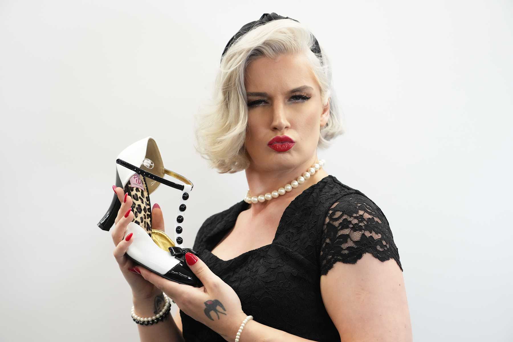 TOKYO, JAPAN - OCTOBER 01: Toni Storm poses for photographs during the Women's Pro-Wrestling "Stardom" Press Conference on October 01, 2024 in Tokyo, Japan. (Photo by Etsuo Hara/Getty Images)