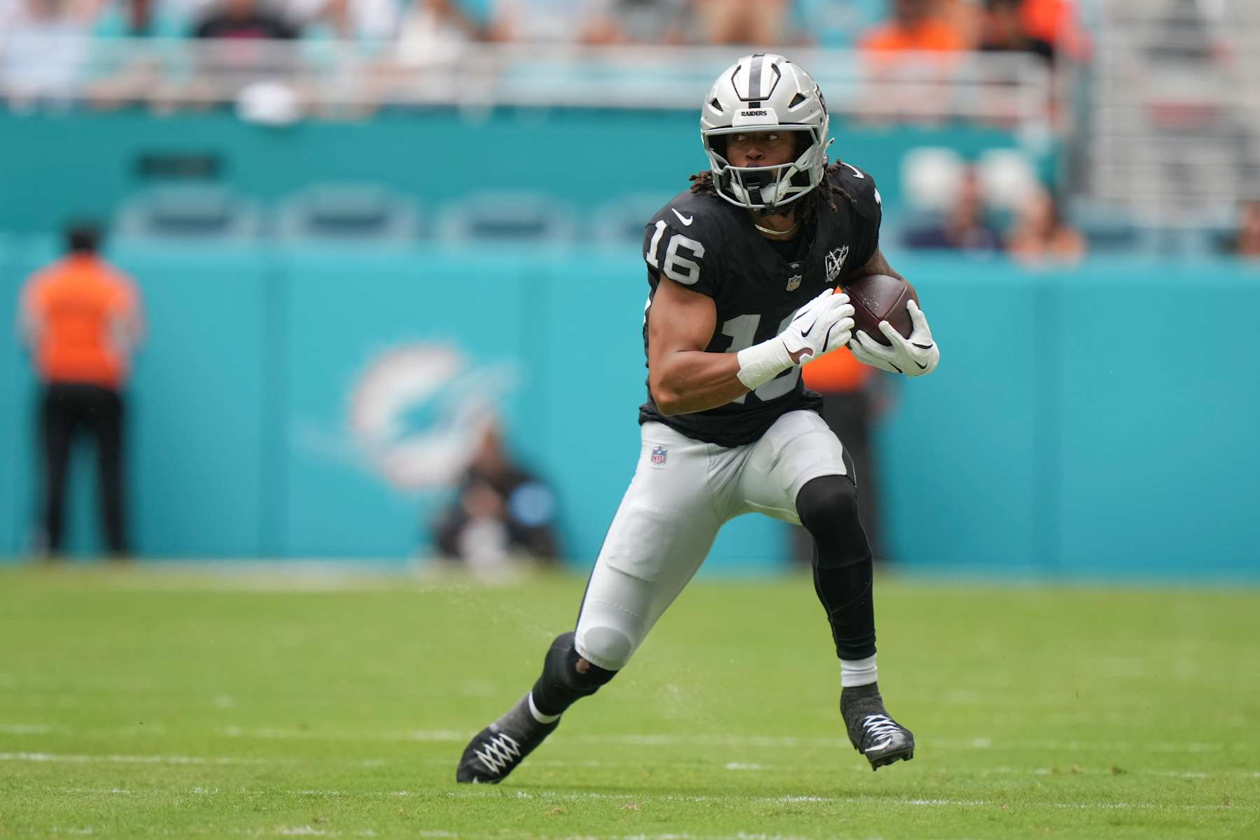 MIAMI GARDENS, FL - NOVEMBER 17: Las Vegas Raiders wide receiver Jakobi Meyers (16) runs after a catch during the game between the Las Vegas Raiders and the Miami Dolphins on Sunday, November 17, 2024 at Hard Rock Stadium in Miami Gardens, Fla. (Photo by Peter Joneleit/Icon Sportswire via Getty Images)