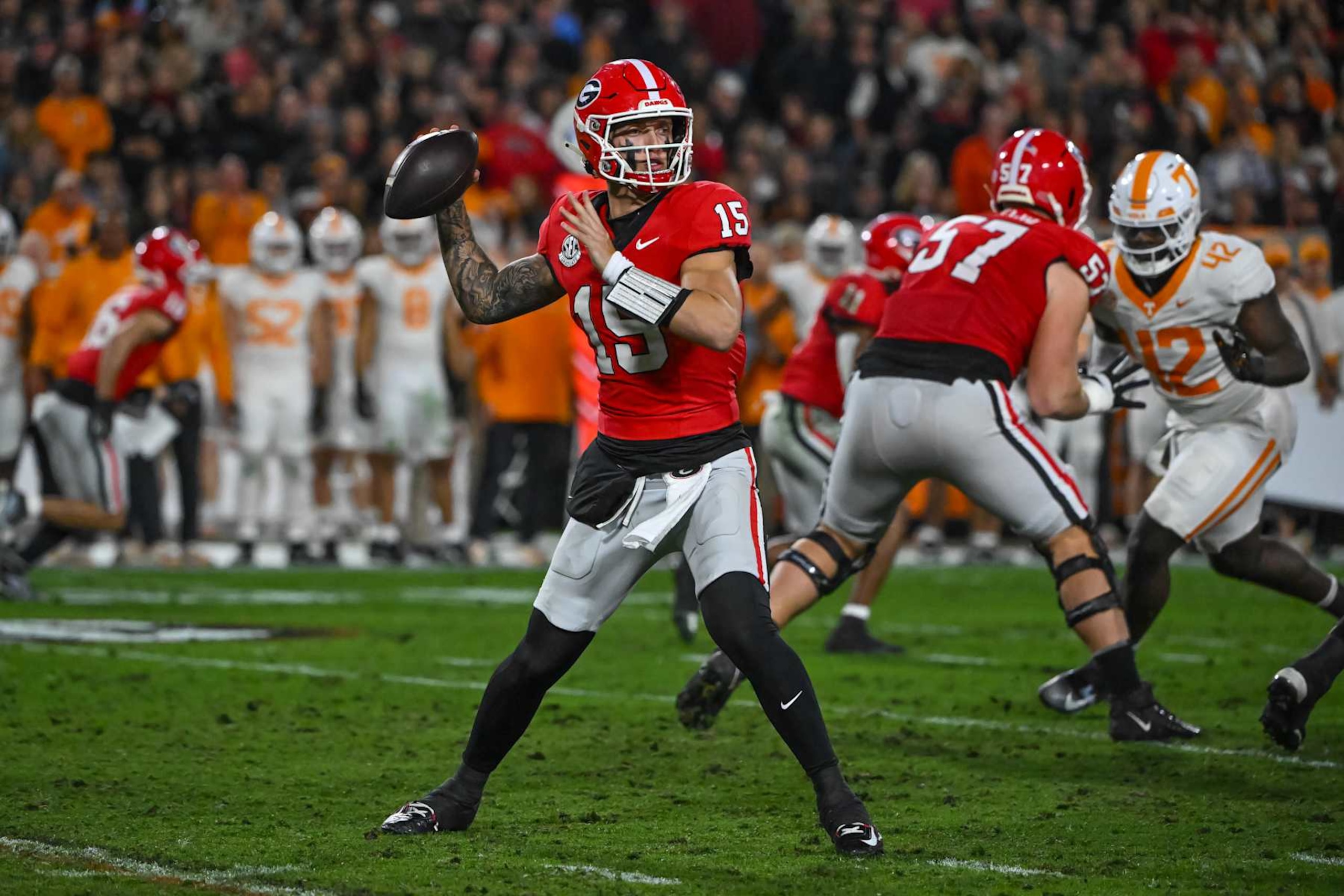 ATHENS, GA - NOVEMBER 16: Georgia Bulldogs quarterback Carson Beck (15) during the college football game between the Tennessee Volunteers and the Georgia Bulldogs on November 16, 2024, on Dooley Field at Sanford Stadium in Athens, GA. (Photo by John Adams/Icon Sportswire via Getty Images) ATHENS, GA - NOVEMBER 16: Georgia Bulldogs quarterback Carson Beck (15) during the college football game between the Tennessee Volunteers and the Georgia Bulldogs on November 16, 2024, on Dooley Field at Sanford Stadium in Athens, GA. (Photo by John Adams/Icon Sportswire via Getty Images)