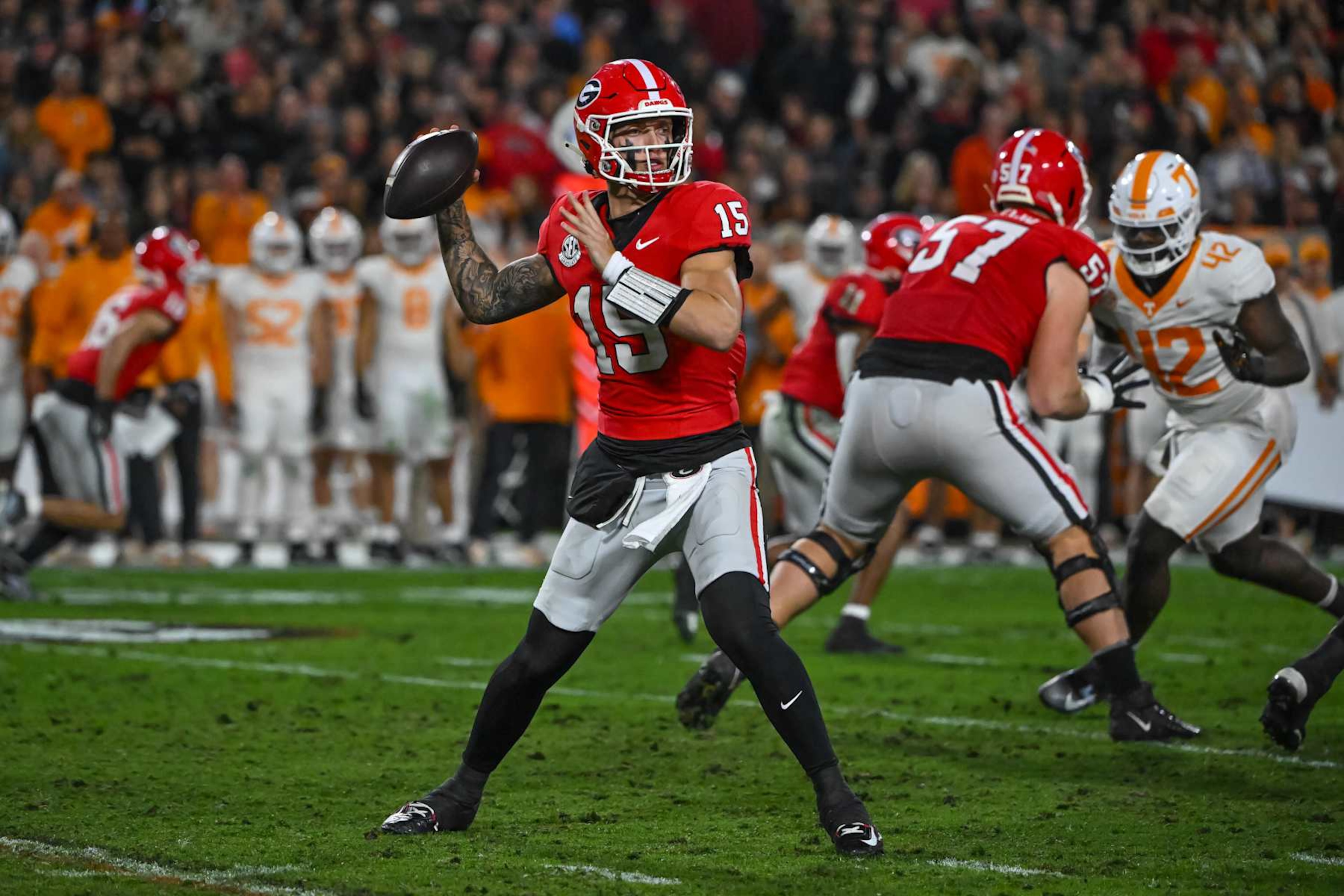 ATHENS, GA - NOVEMBER 16: Georgia Bulldogs quarterback Carson Beck (15) during the college football game between the Tennessee Volunteers and the Georgia Bulldogs on November 16, 2024, on Dooley Field at Sanford Stadium in Athens, GA. (Photo by John Adams/Icon Sportswire via Getty Images) ATHENS, GA - NOVEMBER 16: Georgia Bulldogs quarterback Carson Beck (15) during the college football game between the Tennessee Volunteers and the Georgia Bulldogs on November 16, 2024, on Dooley Field at Sanford Stadium in Athens, GA. (Photo by John Adams/Icon Sportswire via Getty Images)