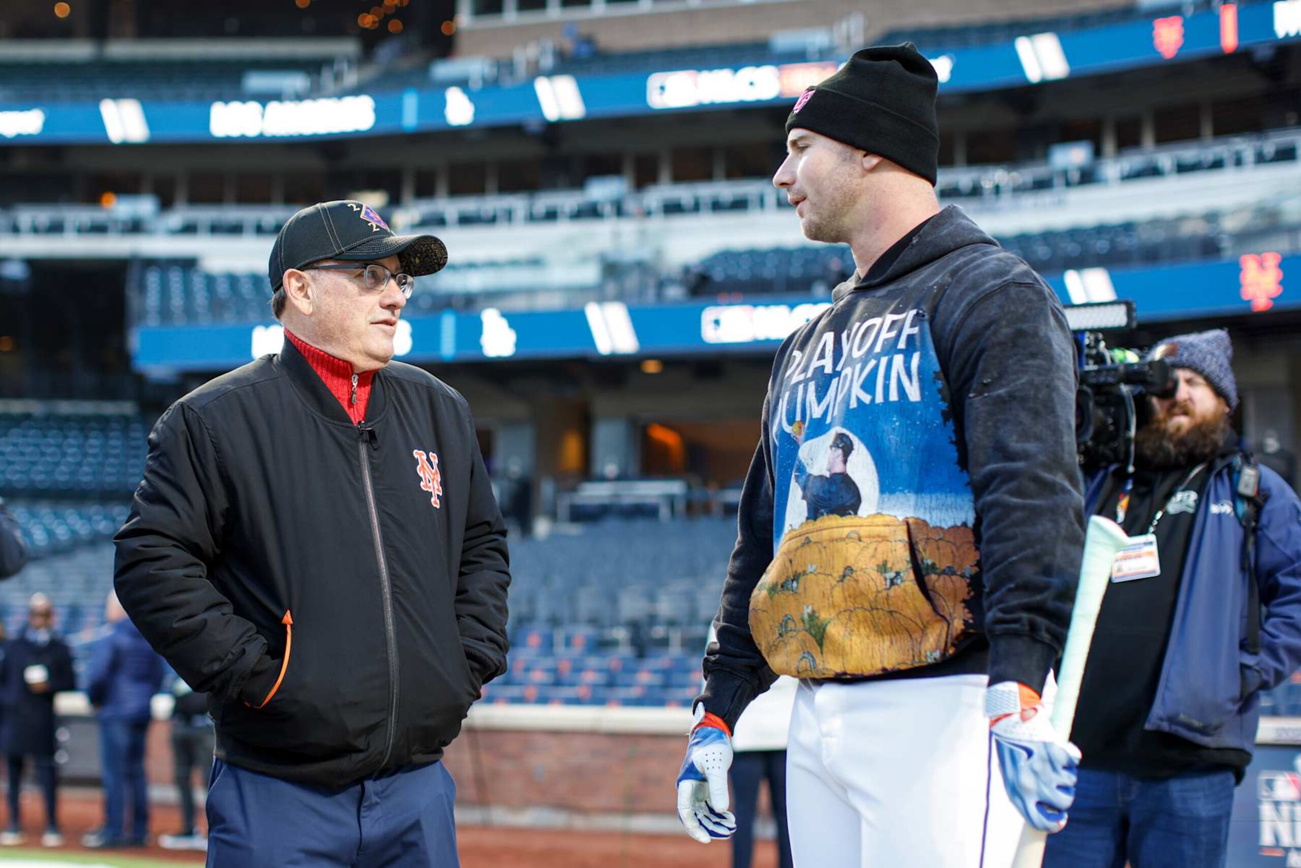 NEW YORK, NY - OCTOBER 16: Owner Steven A. Cohen and Pete Alonso #20 of the New York Mets interact prior to Game 3 of the NLCS presented by loanDepot between the Los Angeles Dodgers and the New York Mets at Citi Field on Wednesday, October 16, 2024 in New York, New York. (Photo by Rob Tringali/MLB Photos via Getty Images)