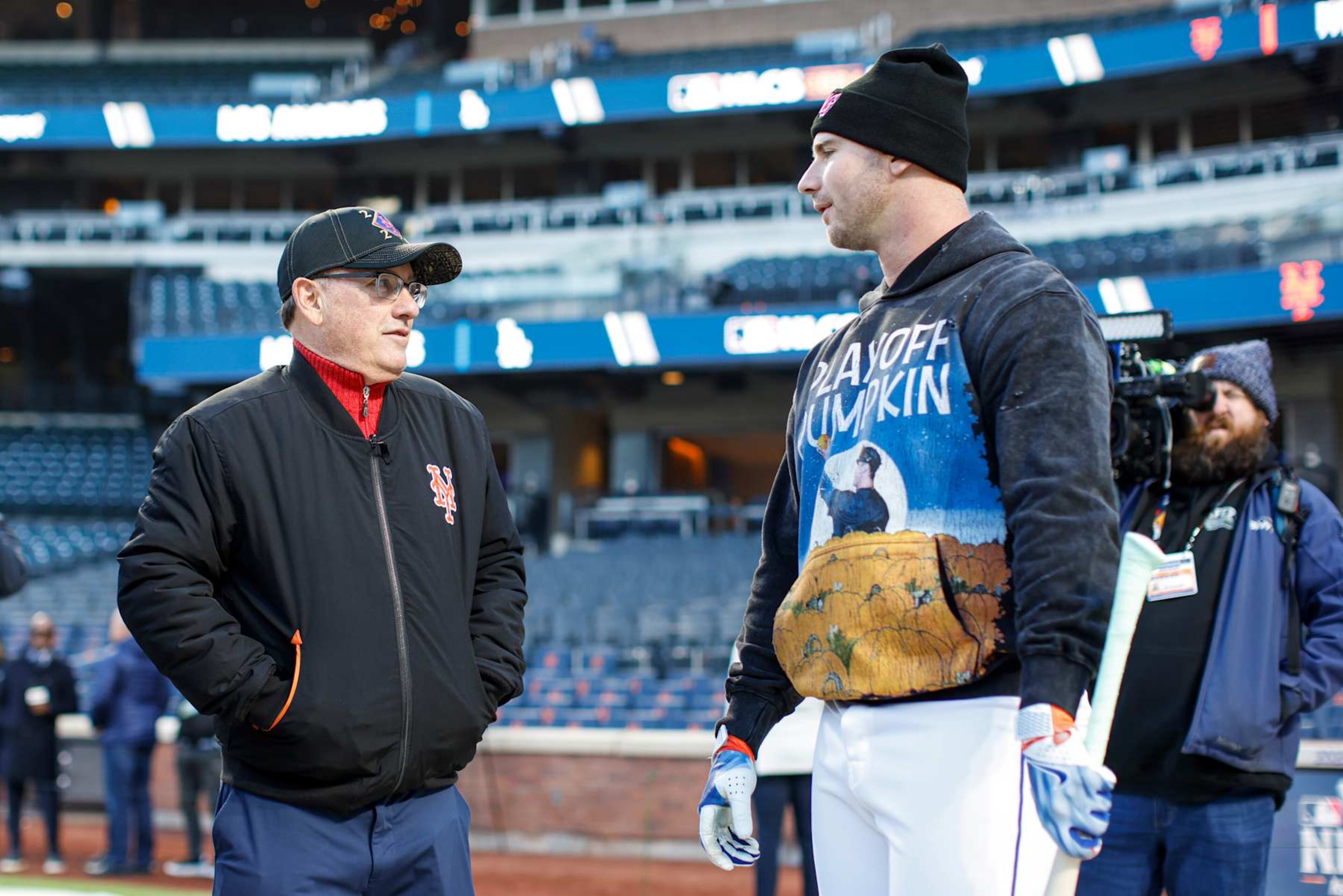 NEW YORK, NY - OCTOBER 16: Owner Steven A. Cohen and Pete Alonso #20 of the New York Mets interact prior to Game 3 of the NLCS presented by loanDepot between the Los Angeles Dodgers and the New York Mets at Citi Field on Wednesday, October 16, 2024 in New York, New York. (Photo by Rob Tringali/MLB Photos via Getty Images) NEW YORK, NY - OCTOBER 16: Owner Steven A. Cohen and Pete Alonso #20 of the New York Mets interact prior to Game 3 of the NLCS presented by loanDepot between the Los Angeles Dodgers and the New York Mets at Citi Field on Wednesday, October 16, 2024 in New York, New York. (Photo by Rob Tringali/MLB Photos via Getty Images)