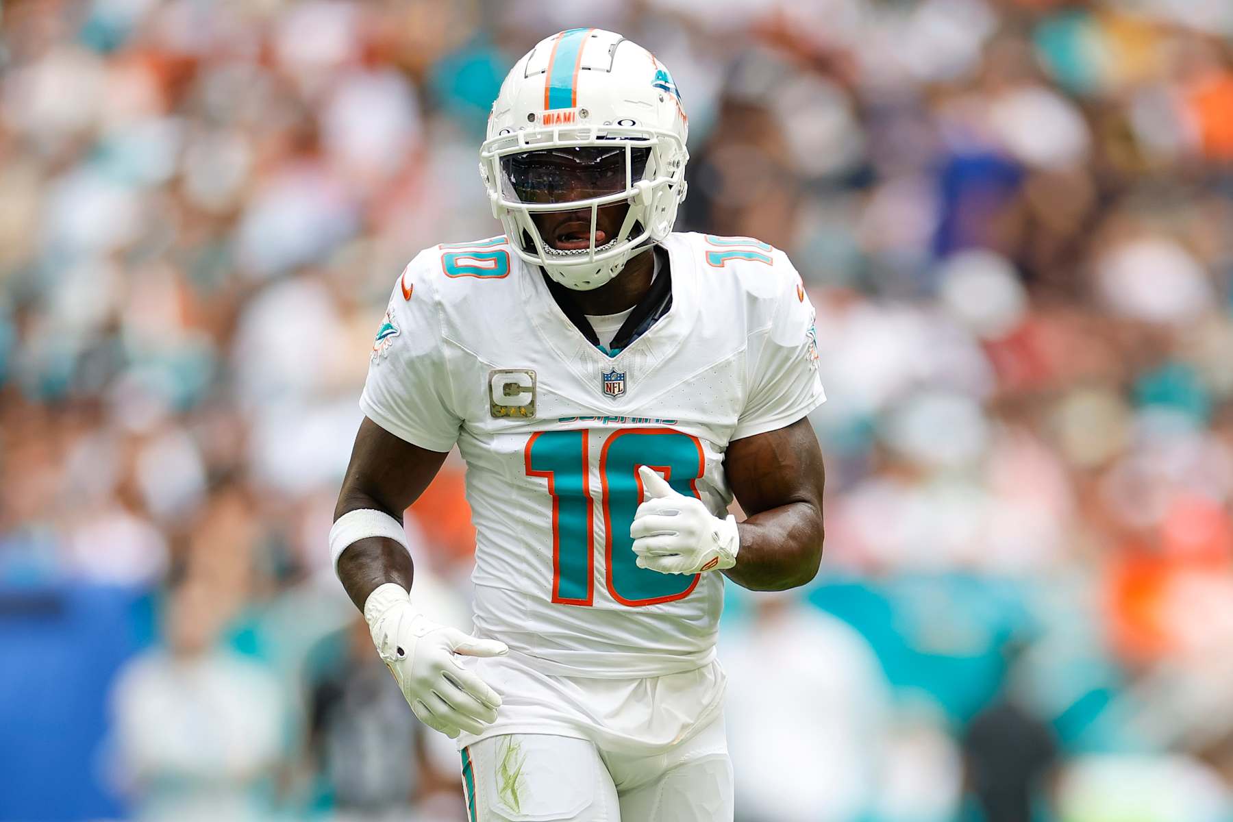 MIAMI GARDENS, FLORIDA - NOVEMBER 17: Tyreek Hill #10 of the Miami Dolphins lines up out wide during the first half against the Las Vegas Raiders at Hard Rock Stadium on November 17, 2024 in Miami Gardens, Florida. (Photo by Brandon Sloter/Getty Images)