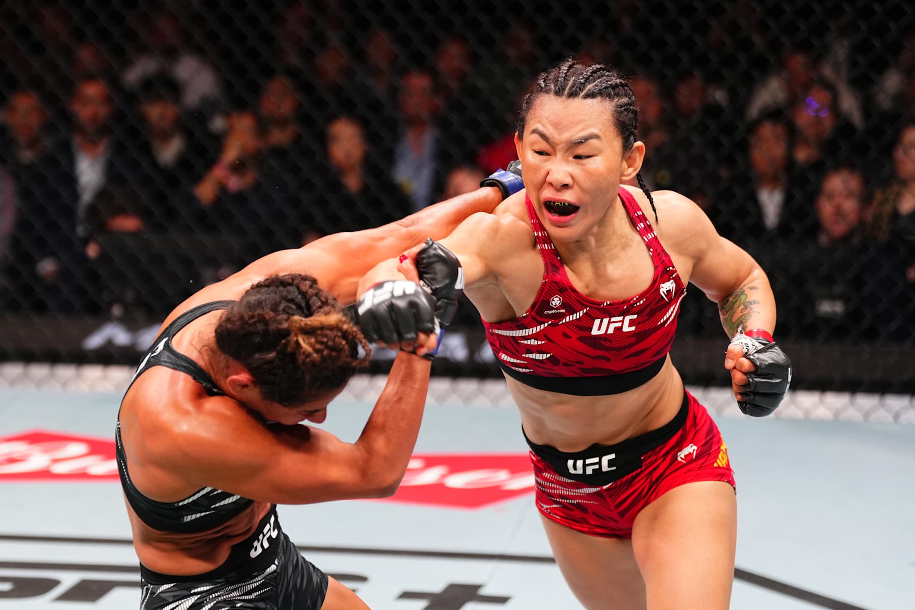 Yan Xiaonan punches Tabatha Ricci 