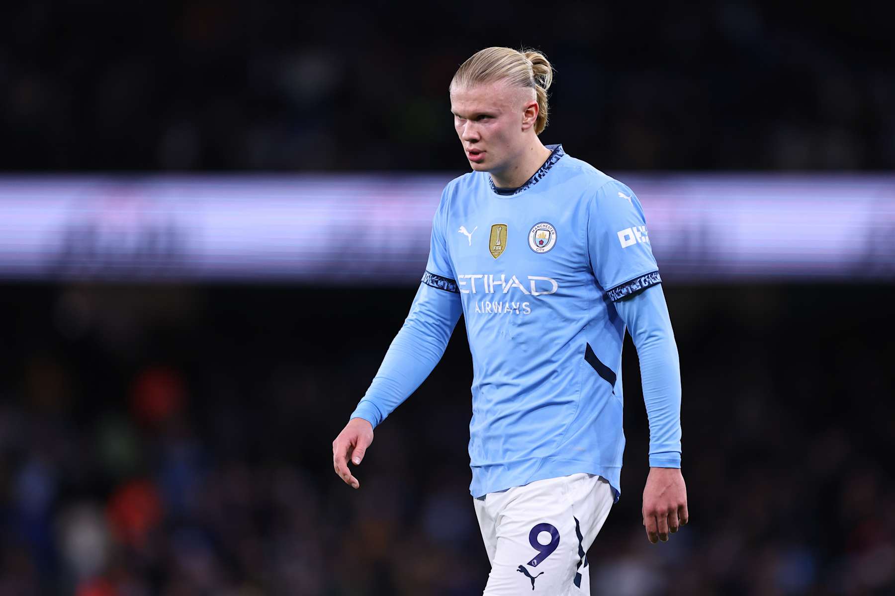 MANCHESTER, ENGLAND - NOVEMBER 23: Erling Haaland of Manchester City during the Premier League match between Manchester City FC and Tottenham Hotspur FC at Etihad Stadium on November 23, 2024 in Manchester, England. (Photo by Robbie Jay Barratt - AMA/Getty Images)