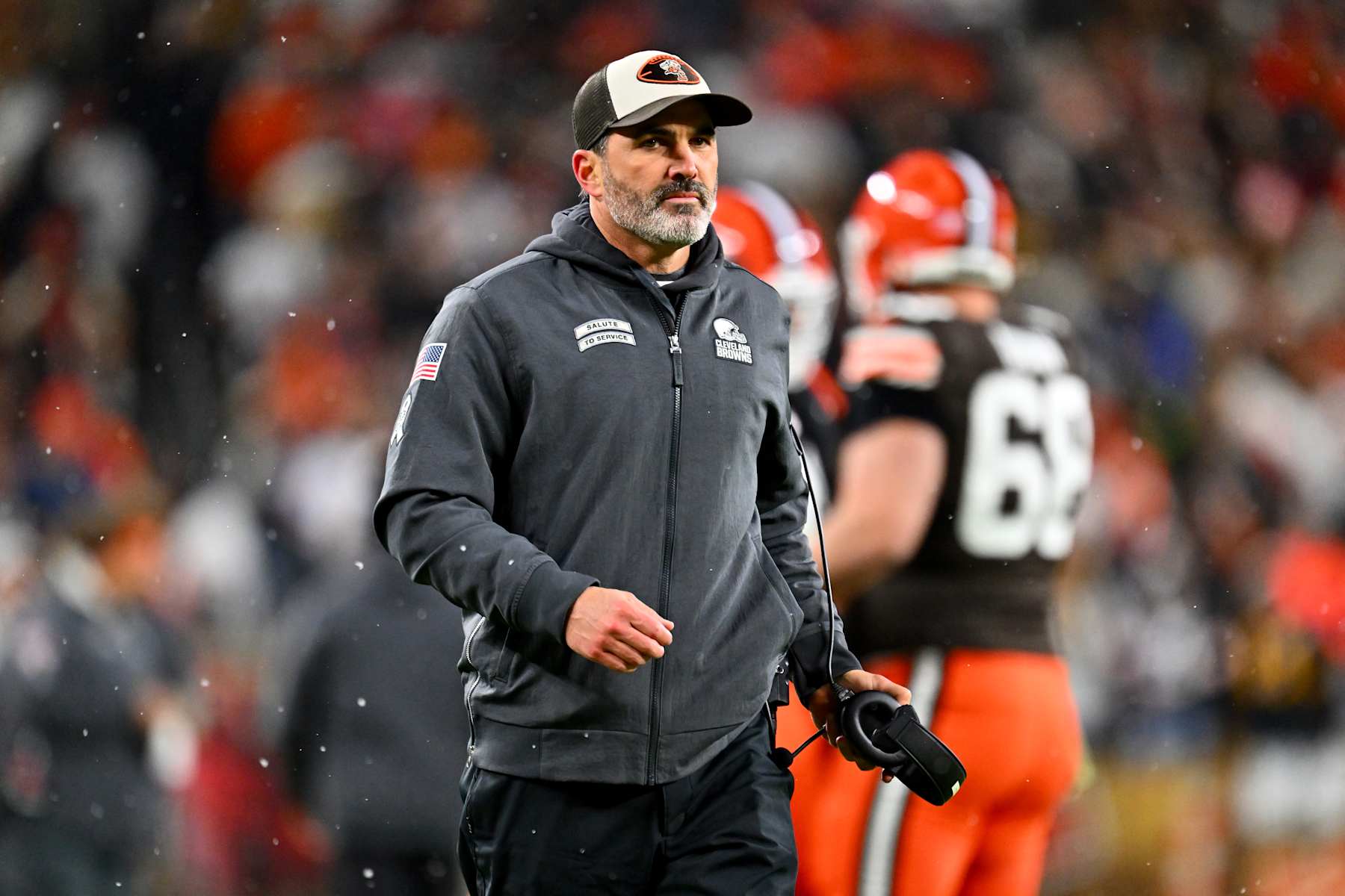 CLEVELAND, OHIO - NOVEMBER 21: Head coach Kevin Stefanski of the Cleveland Browns reacts against the Pittsburgh Steelers during the second quarter in the game at Huntington Bank Field on November 21, 2024 in Cleveland, Ohio. (Photo by Jason Miller/Getty Images)