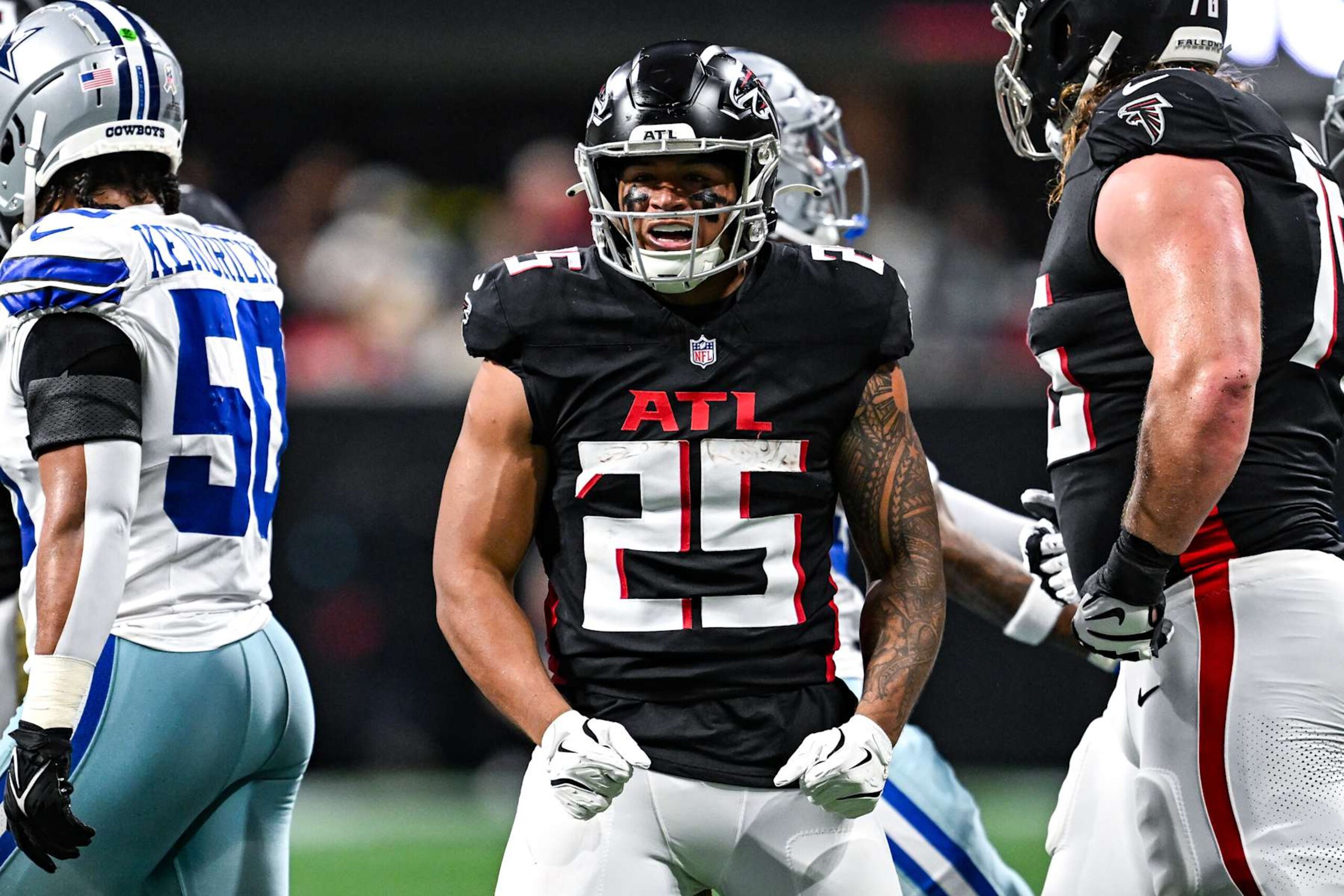 ATLANTA, GA  NOVEMBER 03:  Atlanta running back Tyler Allgeier (25) reacts during the NFL game between the Dallas Cowboys and the Atlanta Falcons on November 3rd, 2024 at Mercedes-Benz Stadium in Atlanta, GA.  (Photo by Rich von Biberstein/Icon Sportswire via Getty Images)