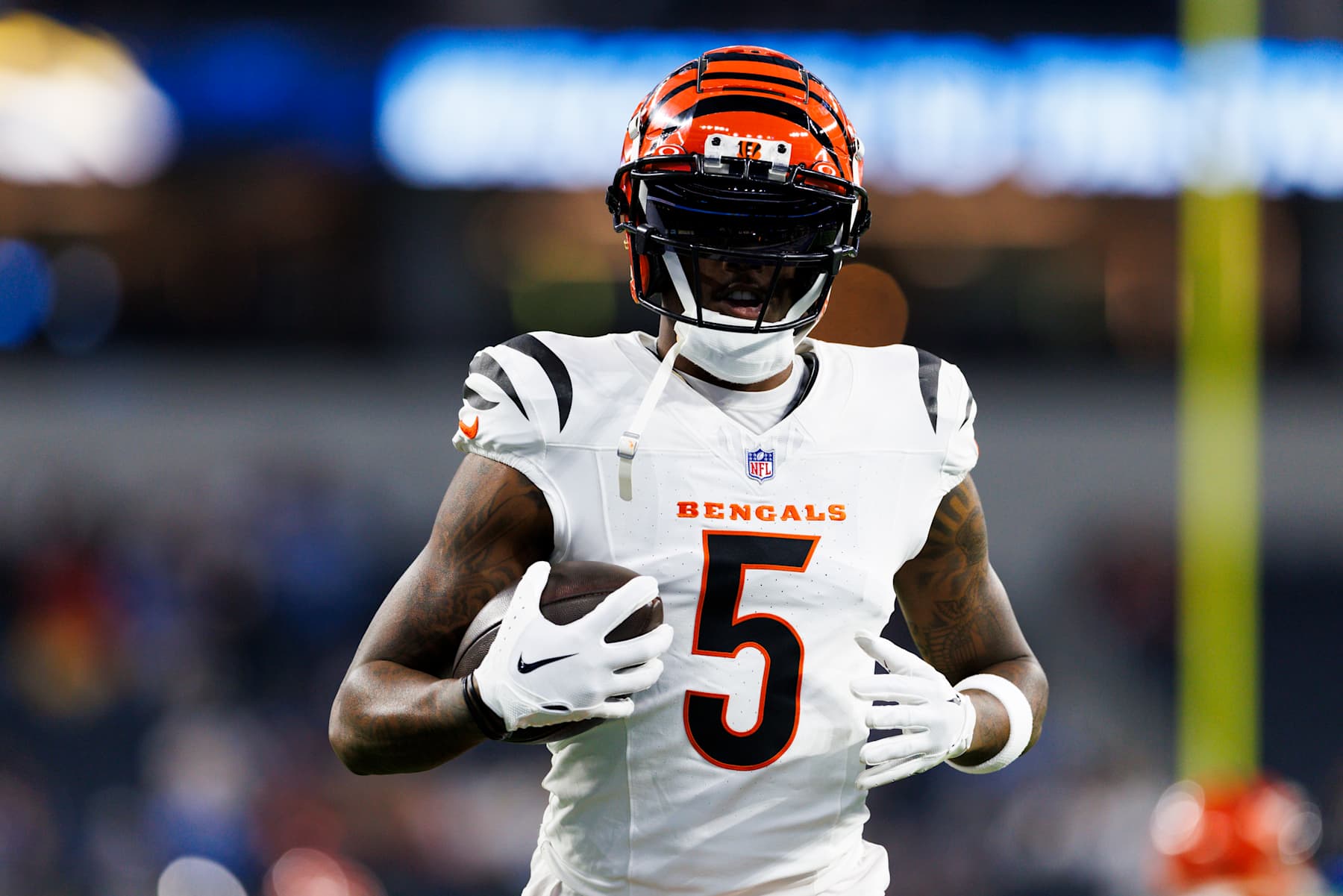 INGLEWOOD, CALIFORNIA - NOVEMBER 17: Tee Higgins #5 of the Cincinnati Bengals runs after the catch before a game against the Los Angeles Chargers at SoFi Stadium on November 17, 2024 in Inglewood, California. (Photo by Ric Tapia/Getty Images)