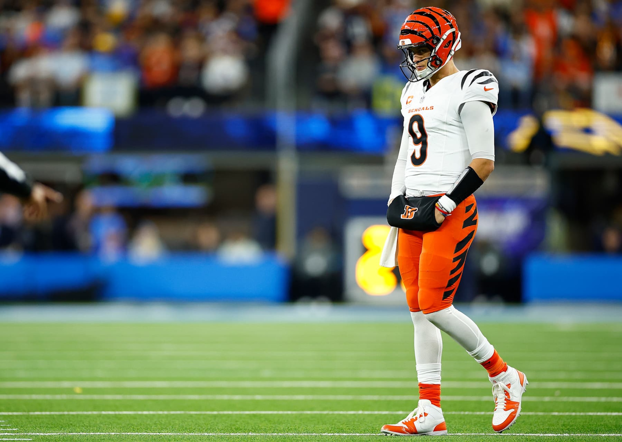 INGLEWOOD, CALIFORNIA - NOVEMBER 17:  Joe Burrow #9 of the Cincinnati Bengals at SoFi Stadium on November 17, 2024 in Inglewood, California. (Photo by Ronald Martinez/Getty Images)
