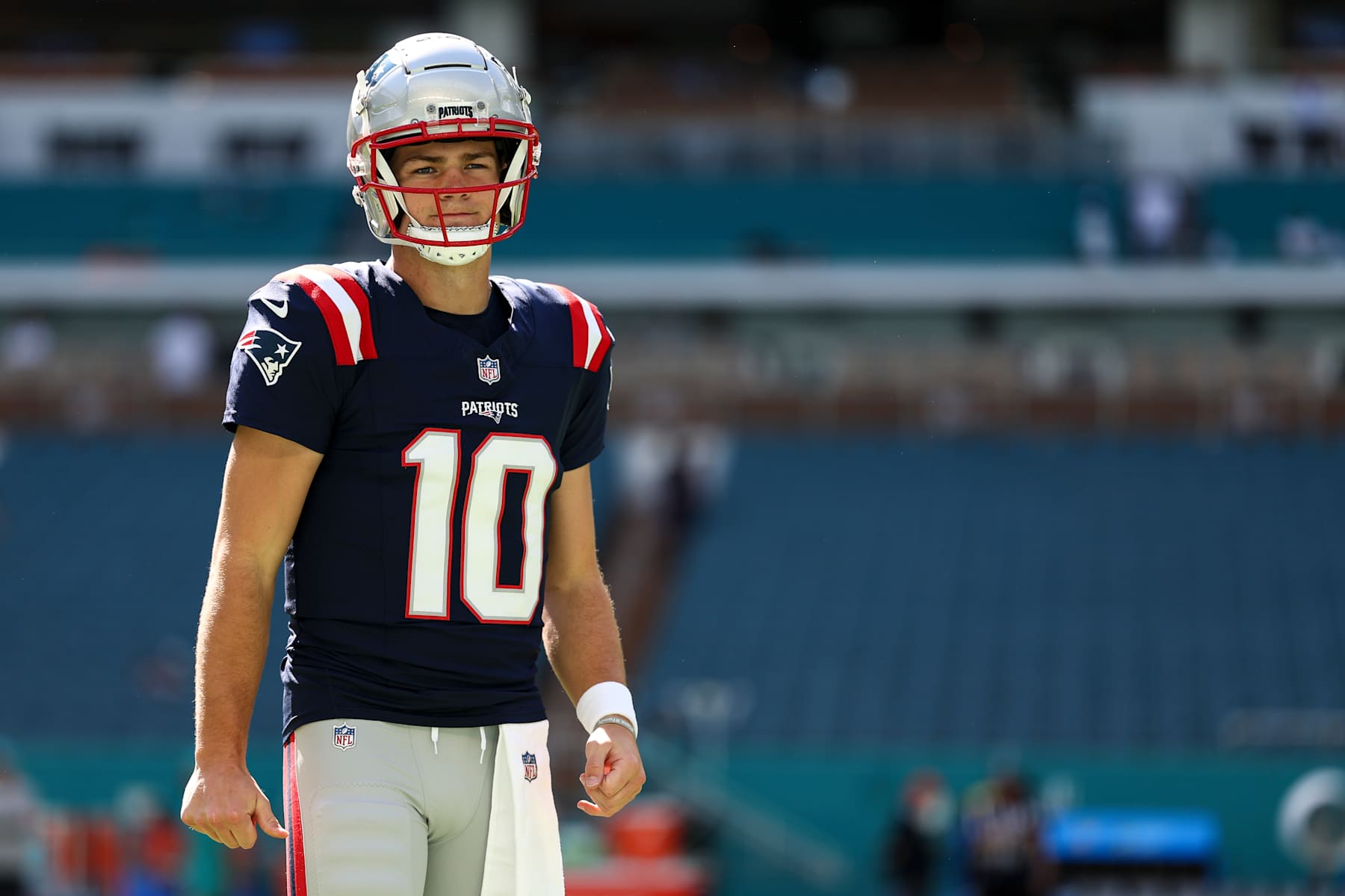 MIAMI GARDENS, FLORIDA - NOVEMBER 24: Drake Maye #10 of the New England Patriots warms up prior to an NFL football game against the Miami Dolphins at Hard Rock Stadium on November 24, 2024 in Miami Gardens, Florida. (Photo by Kevin Sabitus/Getty Images)