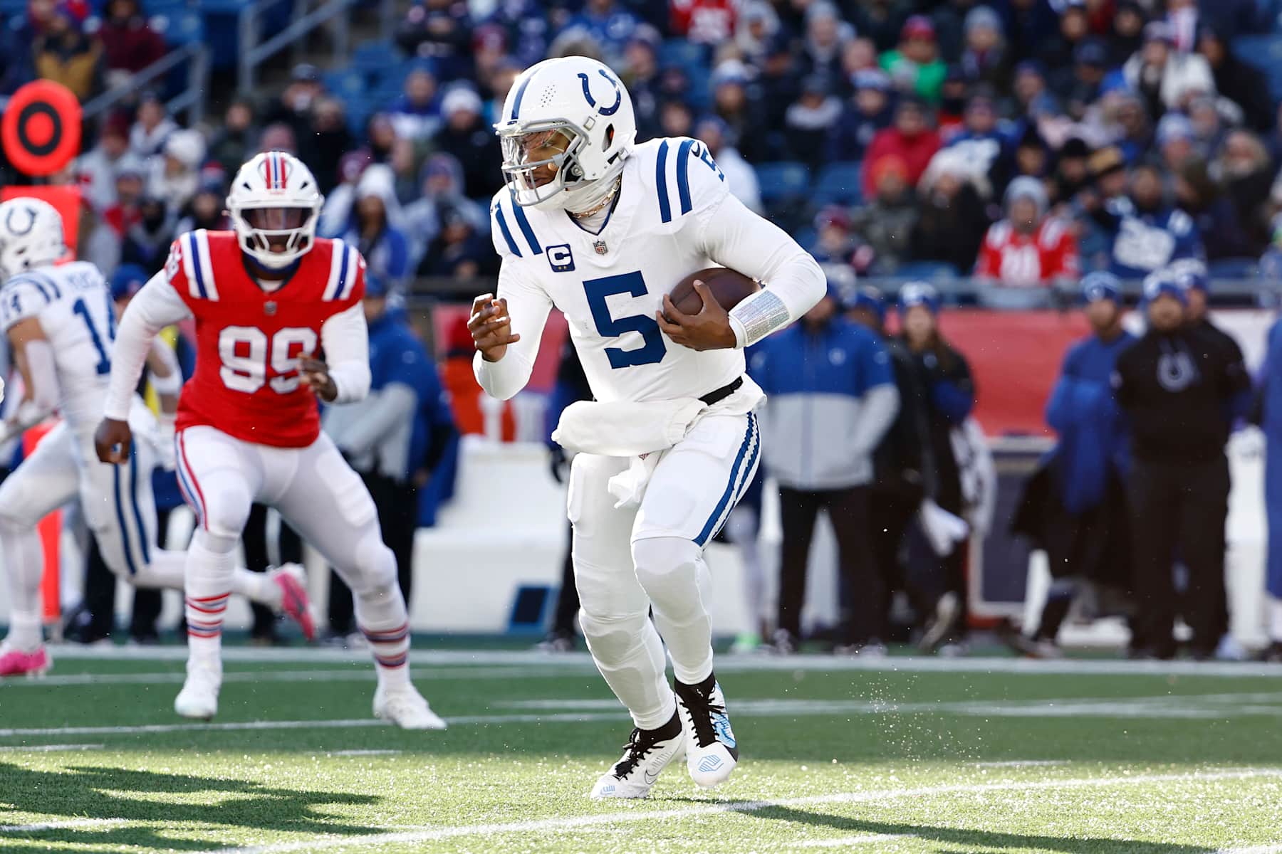 FOXBOROUGH, MASSACHUSETTS - DECEMBER 01: Anthony Richardson #5 of the Indianapolis Colts runs the ball up the field during the first half of a game against the New England Patriots at Gillette Stadium on December 01, 2024 in Foxborough, Massachusetts. (Photo by Winslow Townson/Getty Images)