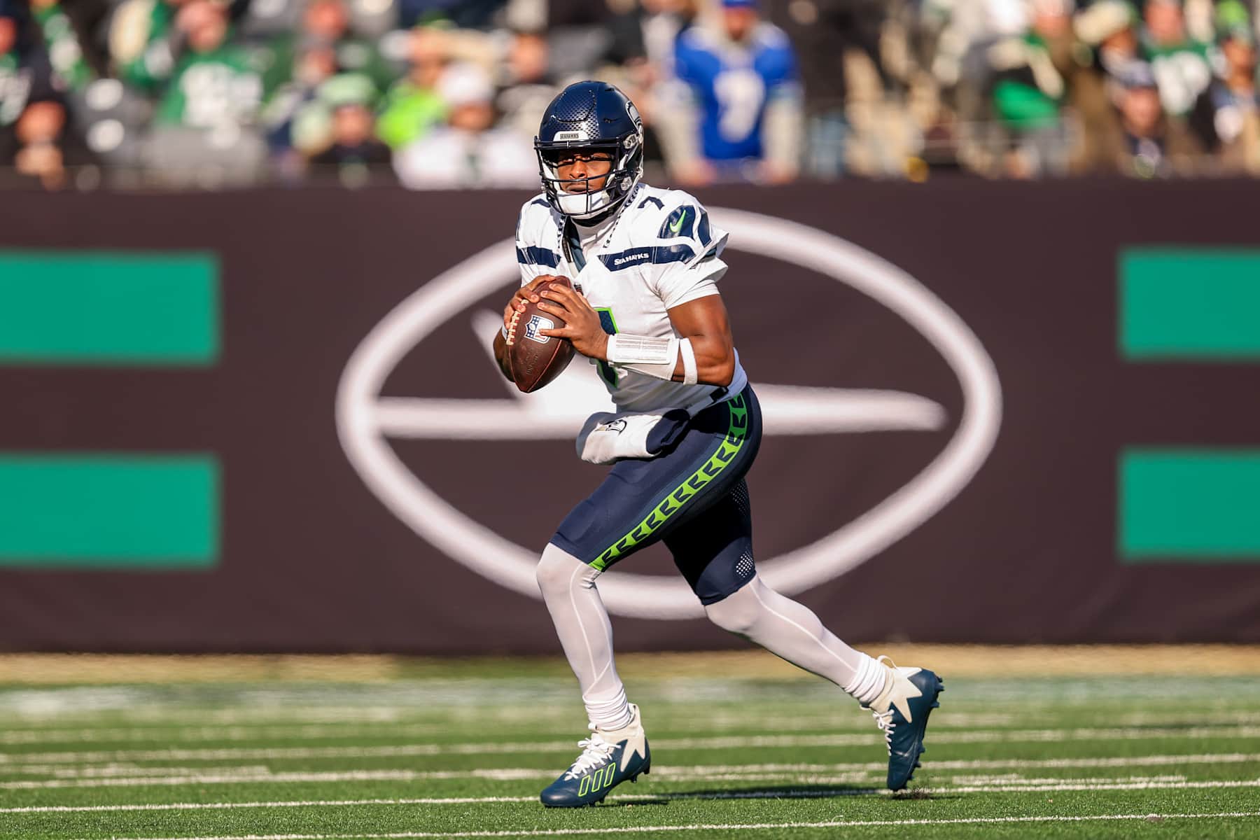 EAST RUTHERFORD, NEW JERSEY - DECEMBER 01: Geno Smith #7 of the Seattle Seahawks looks to throw a pass in the first quarter of a game against the New York Jets at MetLife Stadium on December 01, 2024 in East Rutherford, New Jersey. (Photo by Elsa/Getty Images)