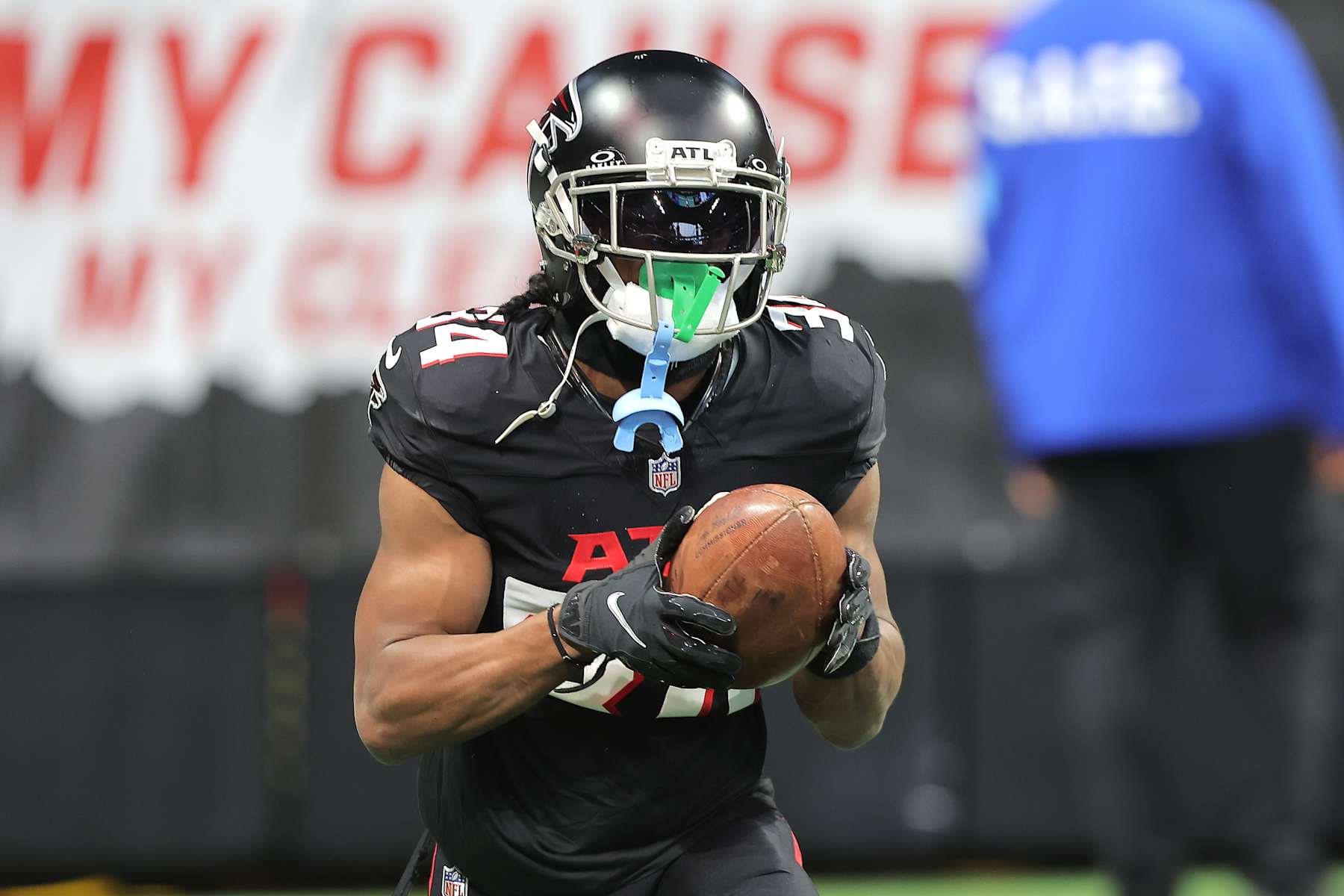 ATLANTA, GA - DECEMBER 01: Atlanta Falcons wide receiver Ray-Ray McCloud III #34 during warm-ups before the Sunday afternoon NFL football game between the Atlanta Falcons and the Los Angeles Chargers on December 01, 2024 at the Mercedes-Benz Stadium in Atlanta, Georgia. (Photo by David J. Griffin/Icon Sportswire via Getty Images)