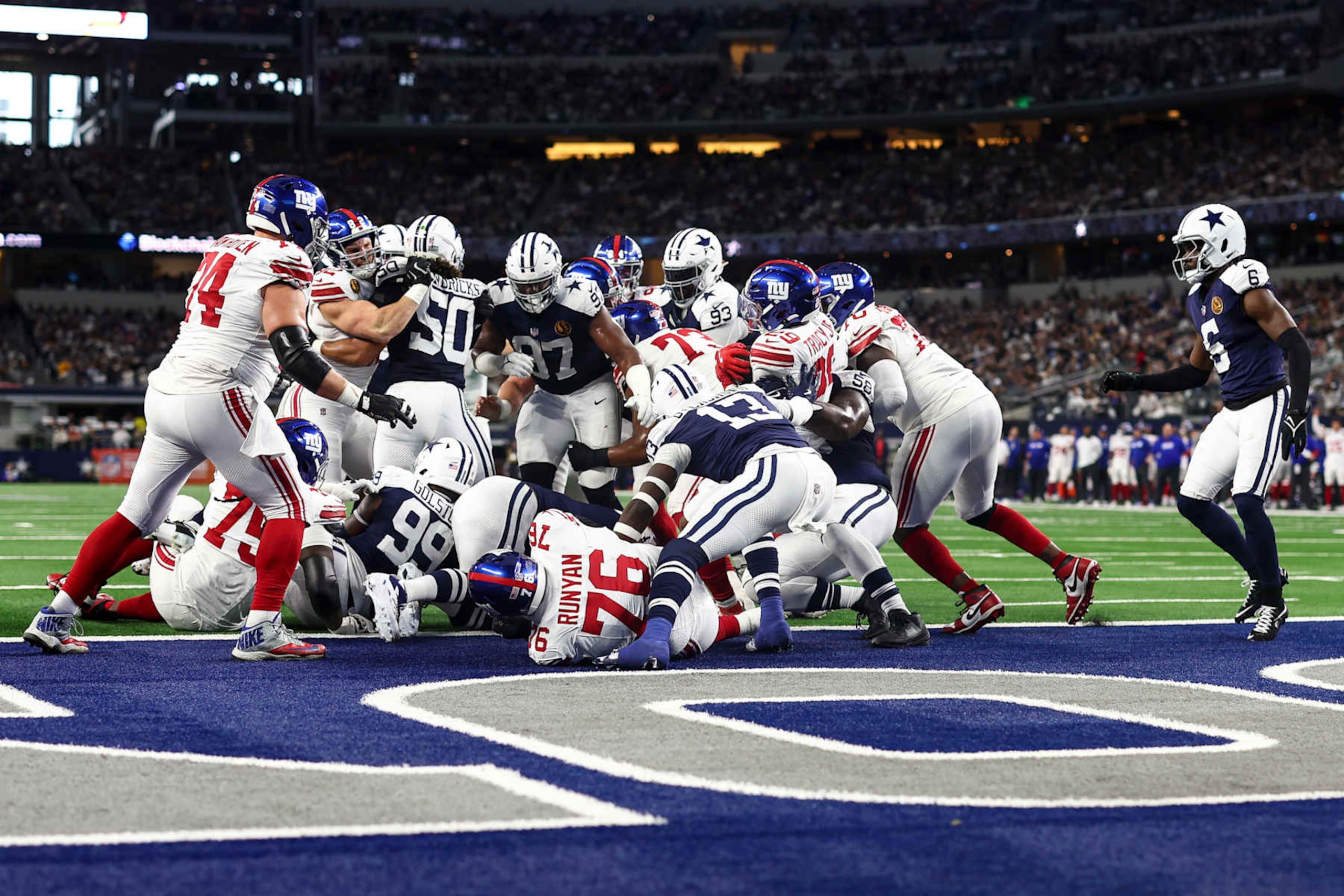 ARLINGTON, TEXAS - NOVEMBER 28: Tyrone Tracy Jr. #29 of the New York Giants scores a touchdown during an NFL football game against the Dallas Cowboys at AT&T Stadium on November 28, 2024 in Arlington, Texas. (Photo by Kevin Sabitus/Getty Images)
