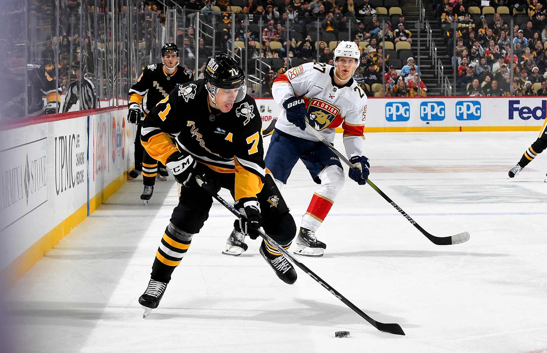 PITTSBURGH, PA - DECEMBER 03: Evgeni Malkin #71 of the Pittsburgh Penguins skates against Eetu Luostarinen #27 of the Florida Panthers at PPG PAINTS Arena on December 3, 2024 in Pittsburgh, Pennsylvania. (Photo by Joe Sargent/NHLI via Getty Images)