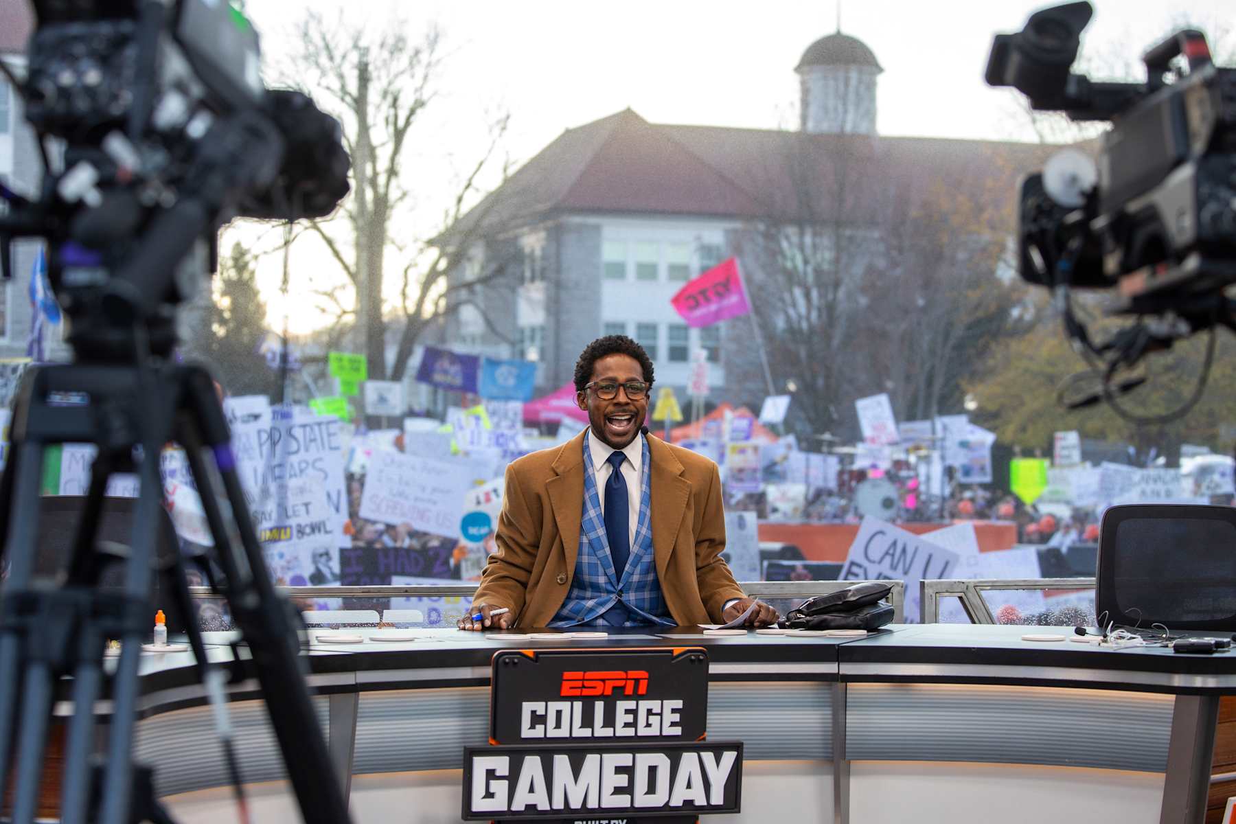 HARRISONBURG,VA NOVEMBER 18, 2023: ESPN College GameDay at Bridgeforth Stadium in Harrisonburg, Virginia, on Saturday, November 18 2023 pit No. 18 James Madison Dukes versus the Appalachian State Mountaineers. Prior to the start of the live program, Desmond Howard, does a live segment introducing the game. Gameday is hosted by Rece Davis and featuring Lee Corso, Kirk Herbstreit, Desmond Howard, Pat McAfee, Pete Thamel and reporters Jen Lada and Jess Sims, and airs on ESPN.
(Photo by Justin Ide / forThe Washington Post via Getty Images)