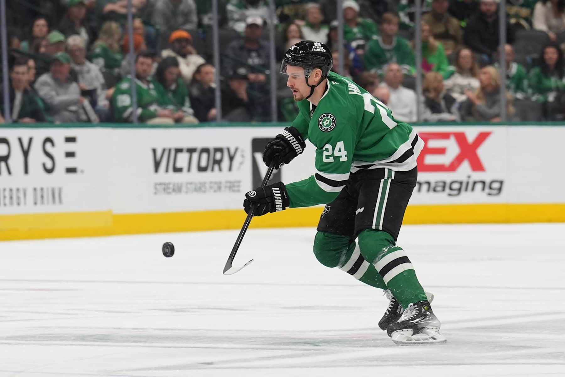 DALLAS, TX - DECEMBER 1: Roope Hintz #24 of the Dallas Stars makes a pass to a teammate against the Winnipeg Jets at the American Airlines Center on December 1, 2024 in Dallas, Texas. (Photo by Glenn James/NHLI via Getty Images)